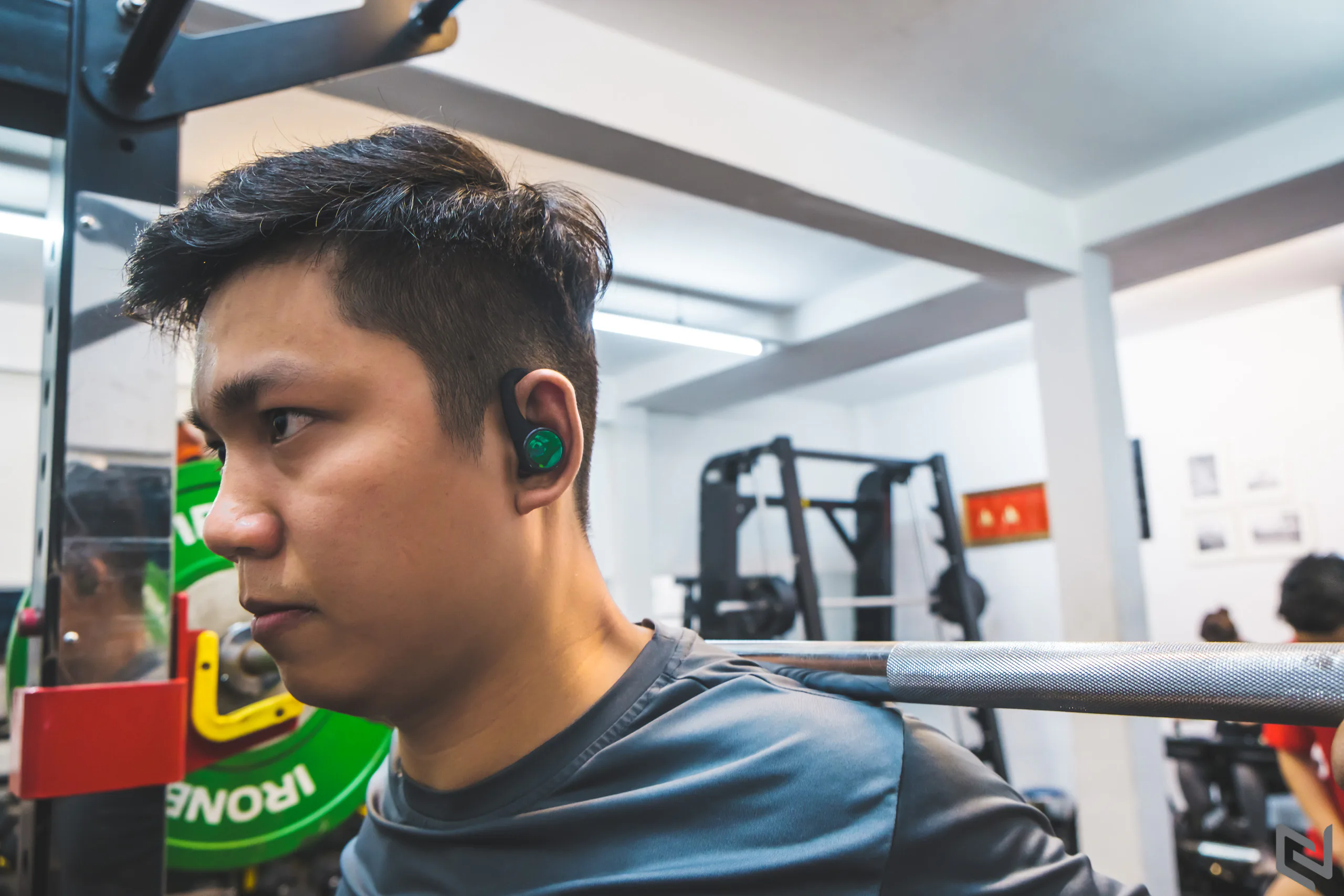 Trên tay tai nghe Plantronics BackBeat FIT 3100: Hoàn thiện tốt, bám tai chắc chắn và kháng nước IP57