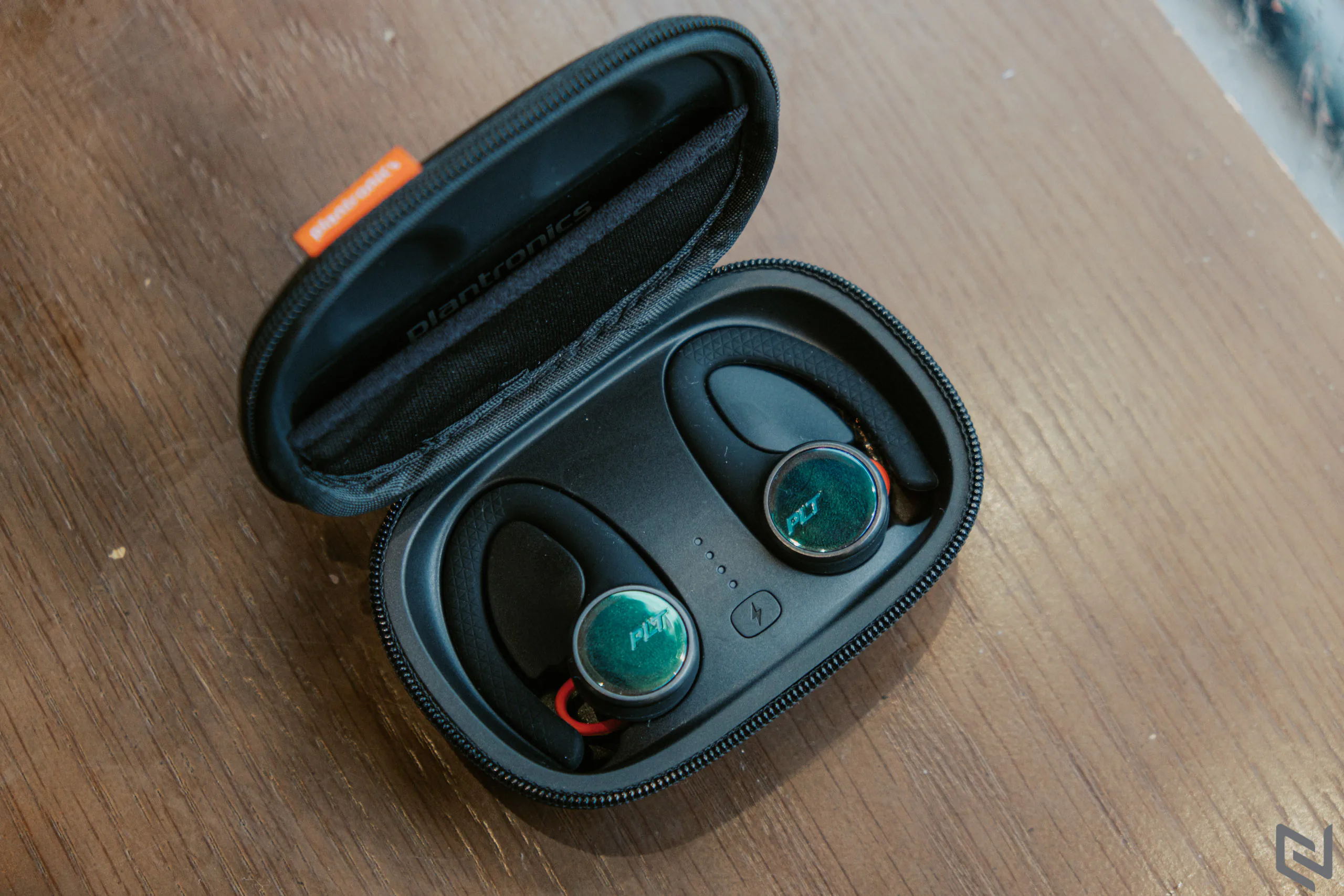 Trên tay tai nghe Plantronics BackBeat FIT 3100: Hoàn thiện tốt, bám tai chắc chắn và kháng nước IP57