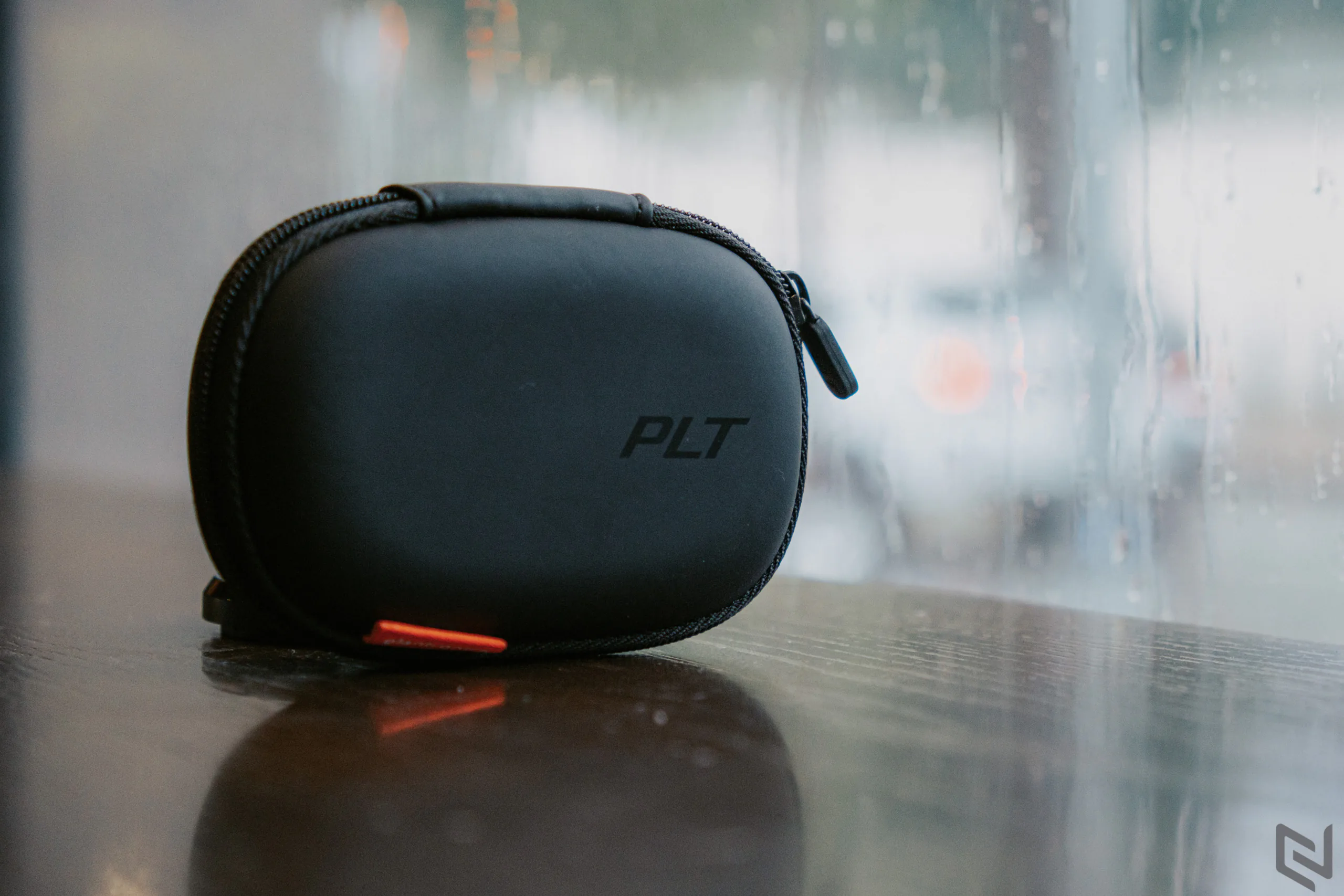 Trên tay tai nghe Plantronics BackBeat FIT 3100: Hoàn thiện tốt, bám tai chắc chắn và kháng nước IP57