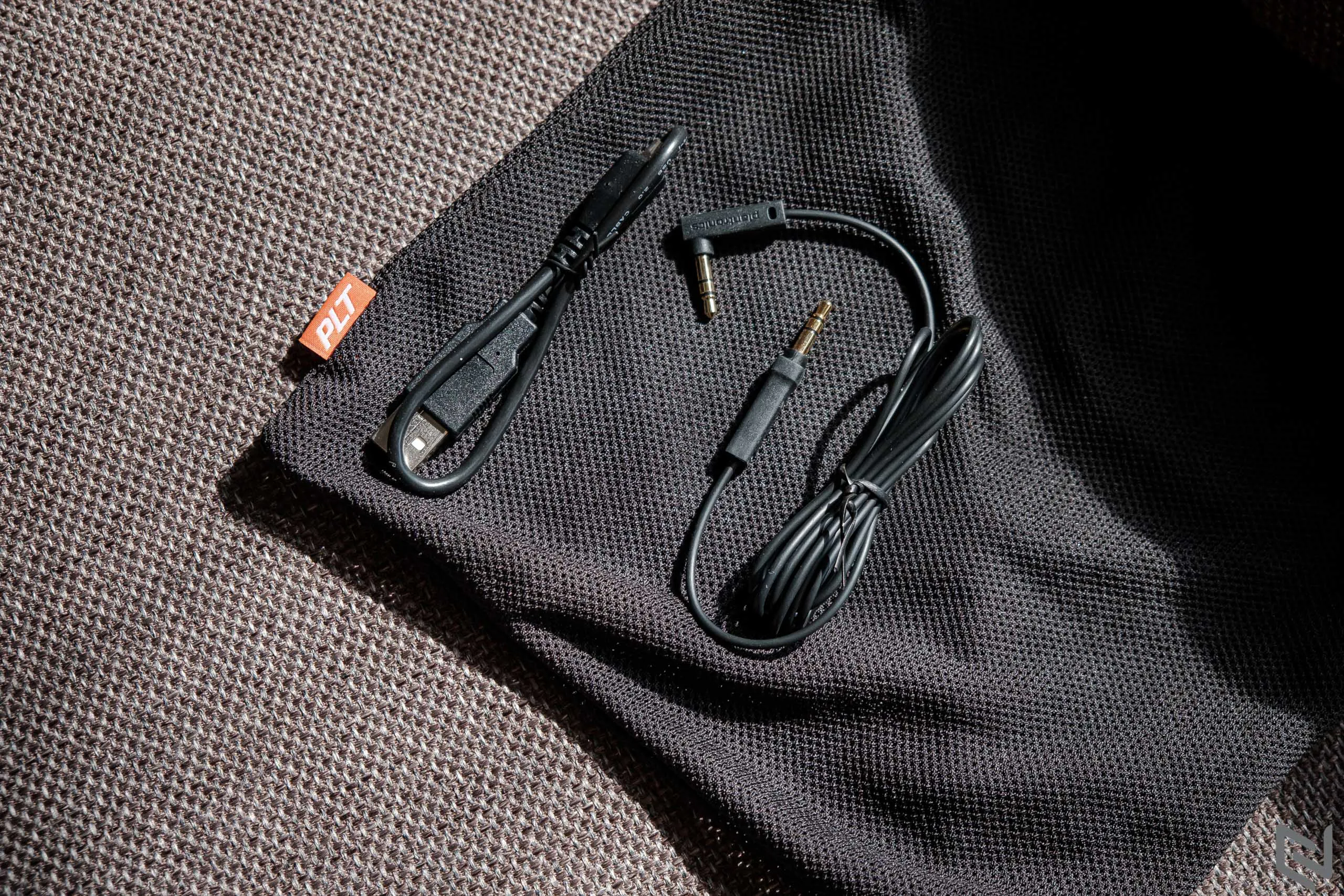 Trên tay tai nghe Plantronics BackBeat Go 810 với chống ồn chủ động, chất âm tốt và pin hơn 20 tiếng