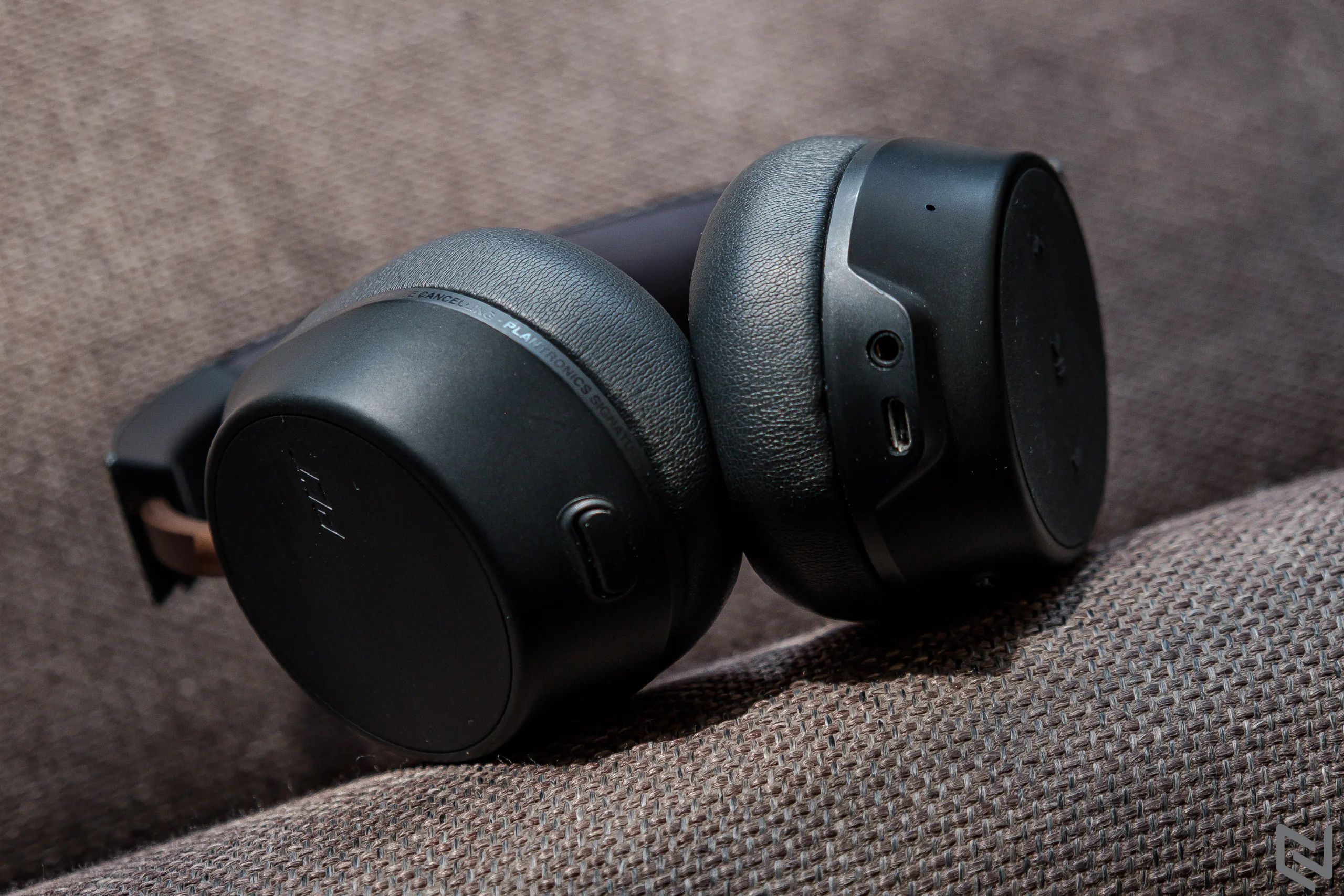 Trên tay tai nghe Plantronics BackBeat Go 810 với chống ồn chủ động, chất âm tốt và pin hơn 20 tiếng