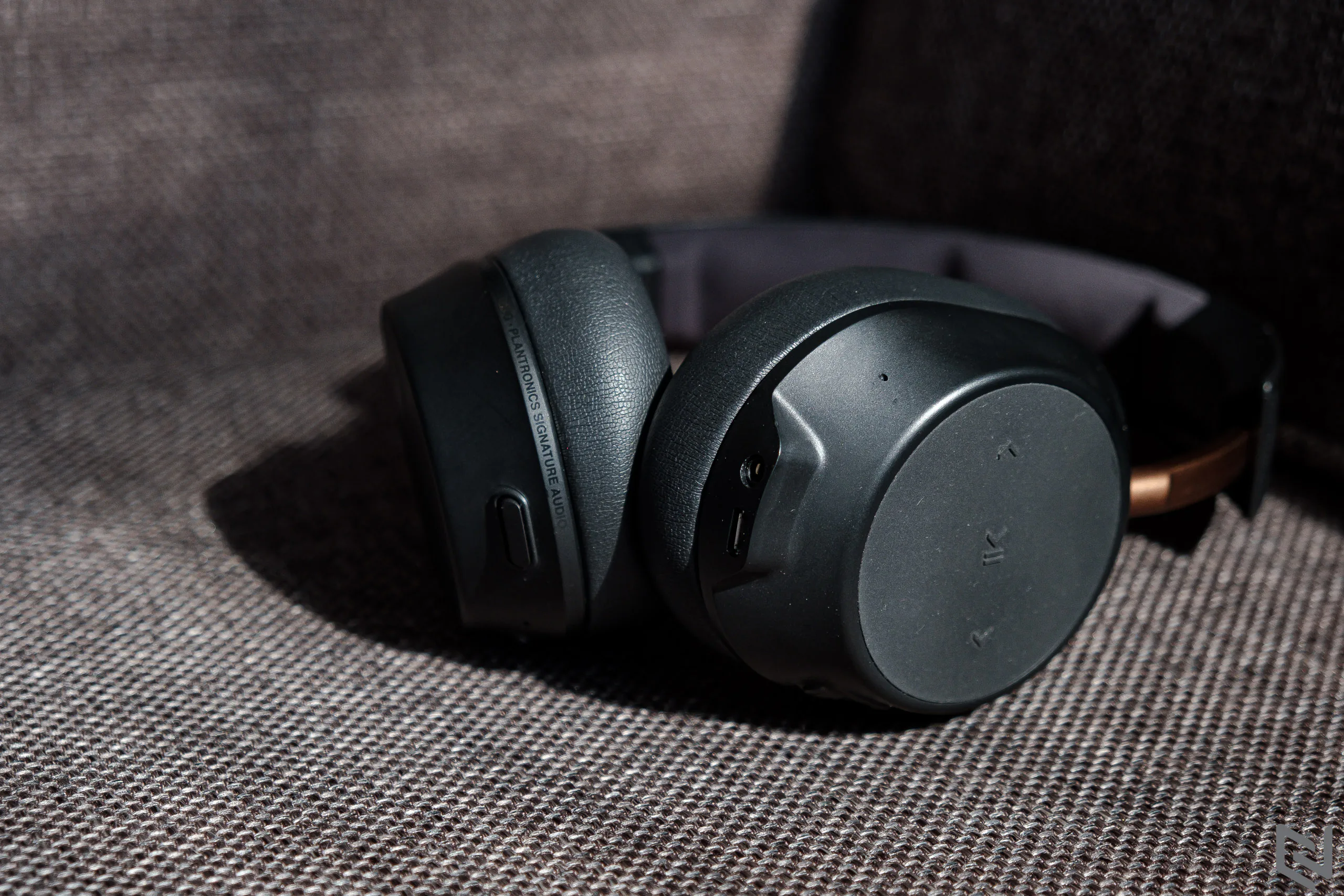 Trên tay tai nghe Plantronics BackBeat Go 810 với chống ồn chủ động, chất âm tốt và pin hơn 20 tiếng