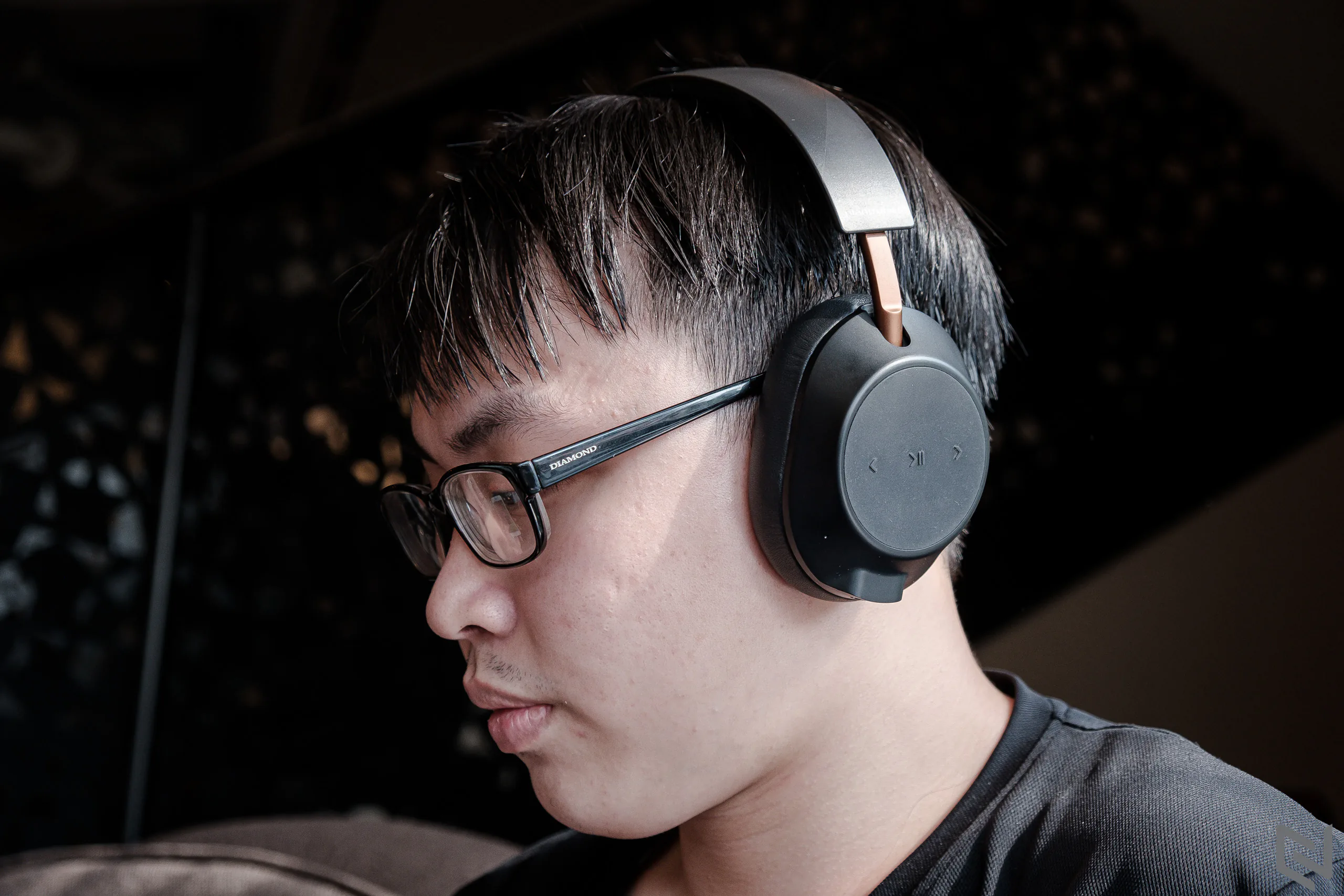 Trên tay tai nghe Plantronics BackBeat Go 810 với chống ồn chủ động, chất âm tốt và pin hơn 20 tiếng