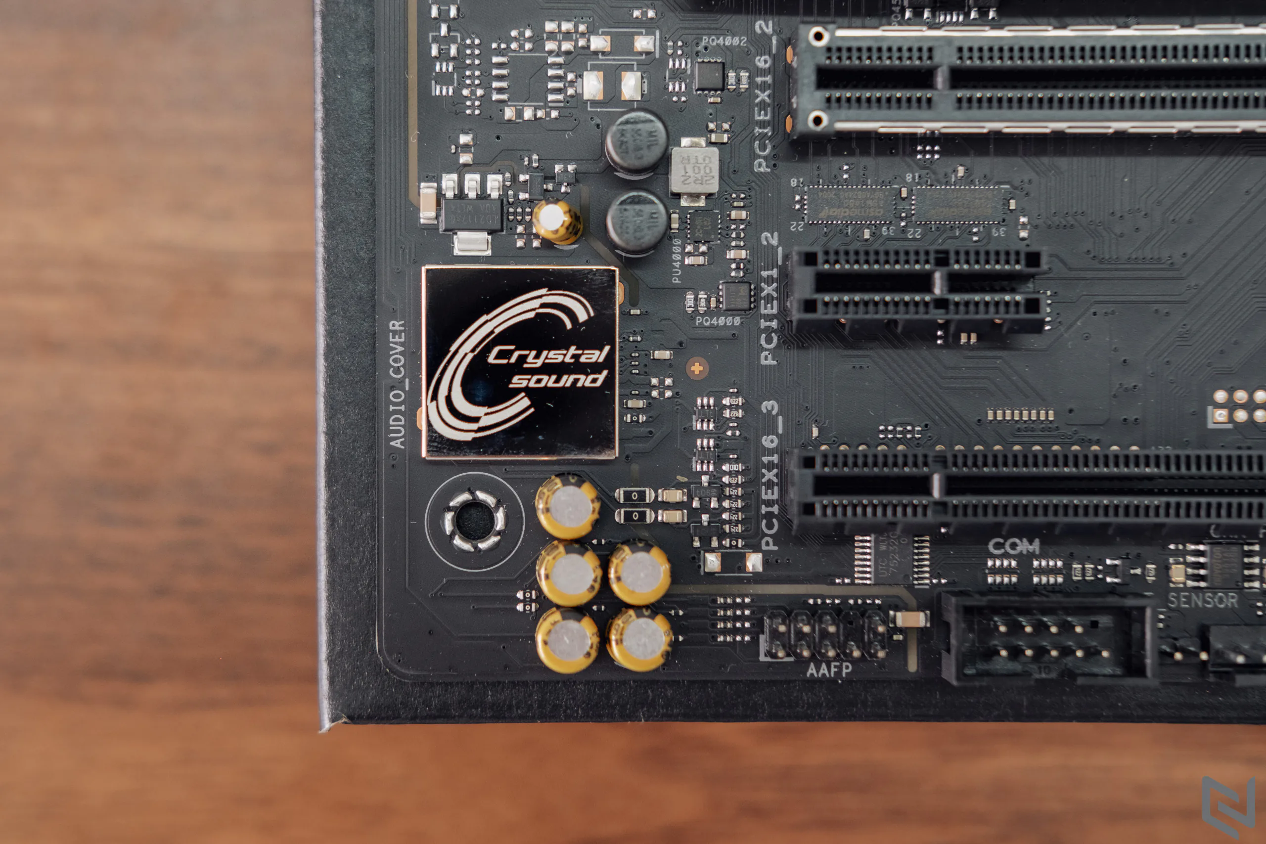 Mở hộp bo mạch chủ cho "dân sáng tạo" ASUS ProArt Z490 Creator 10G, thiết kế tối giản nhưng không hề đơn giản