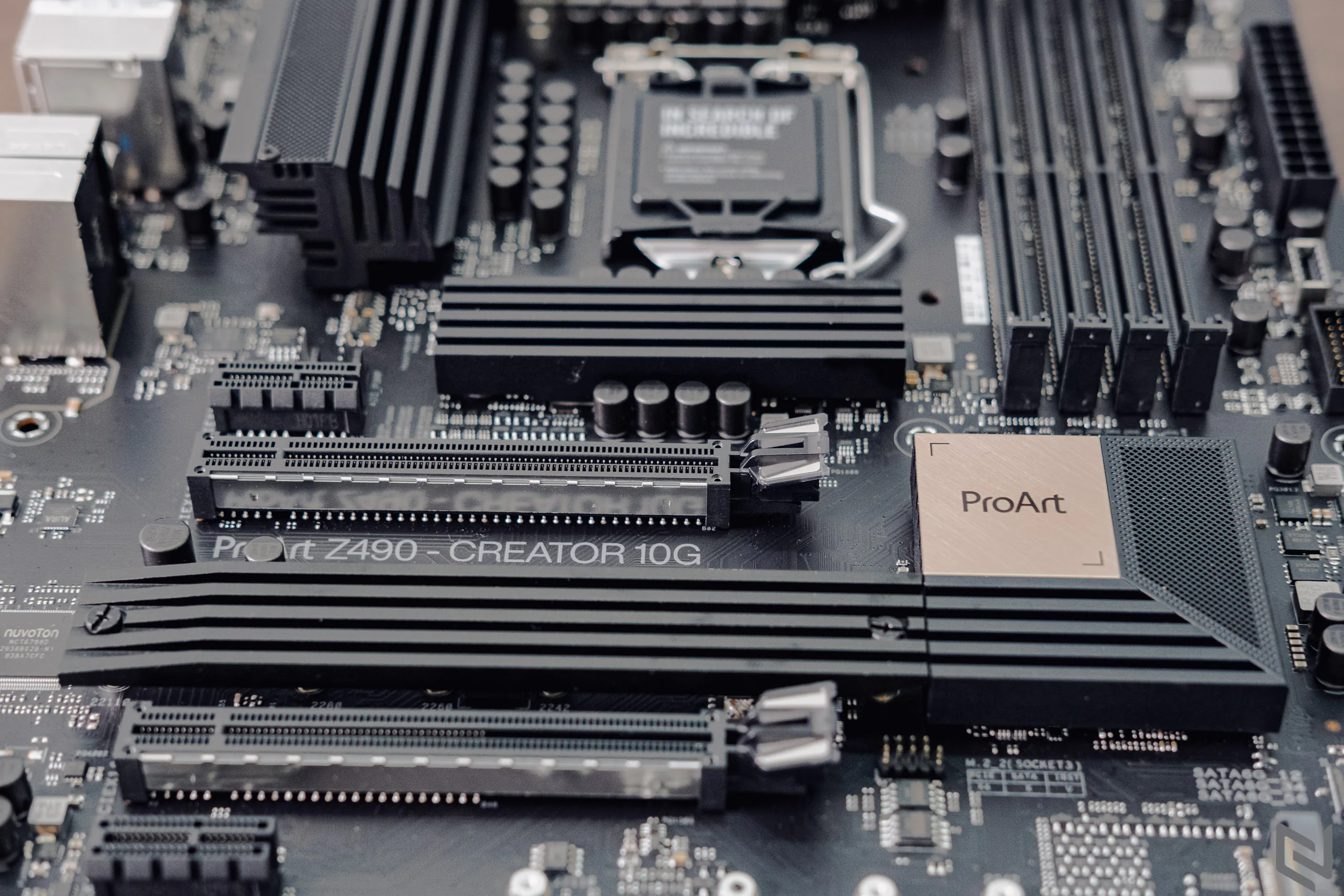 Mở hộp bo mạch chủ cho "dân sáng tạo" ASUS ProArt Z490 Creator 10G, thiết kế tối giản nhưng không hề đơn giản