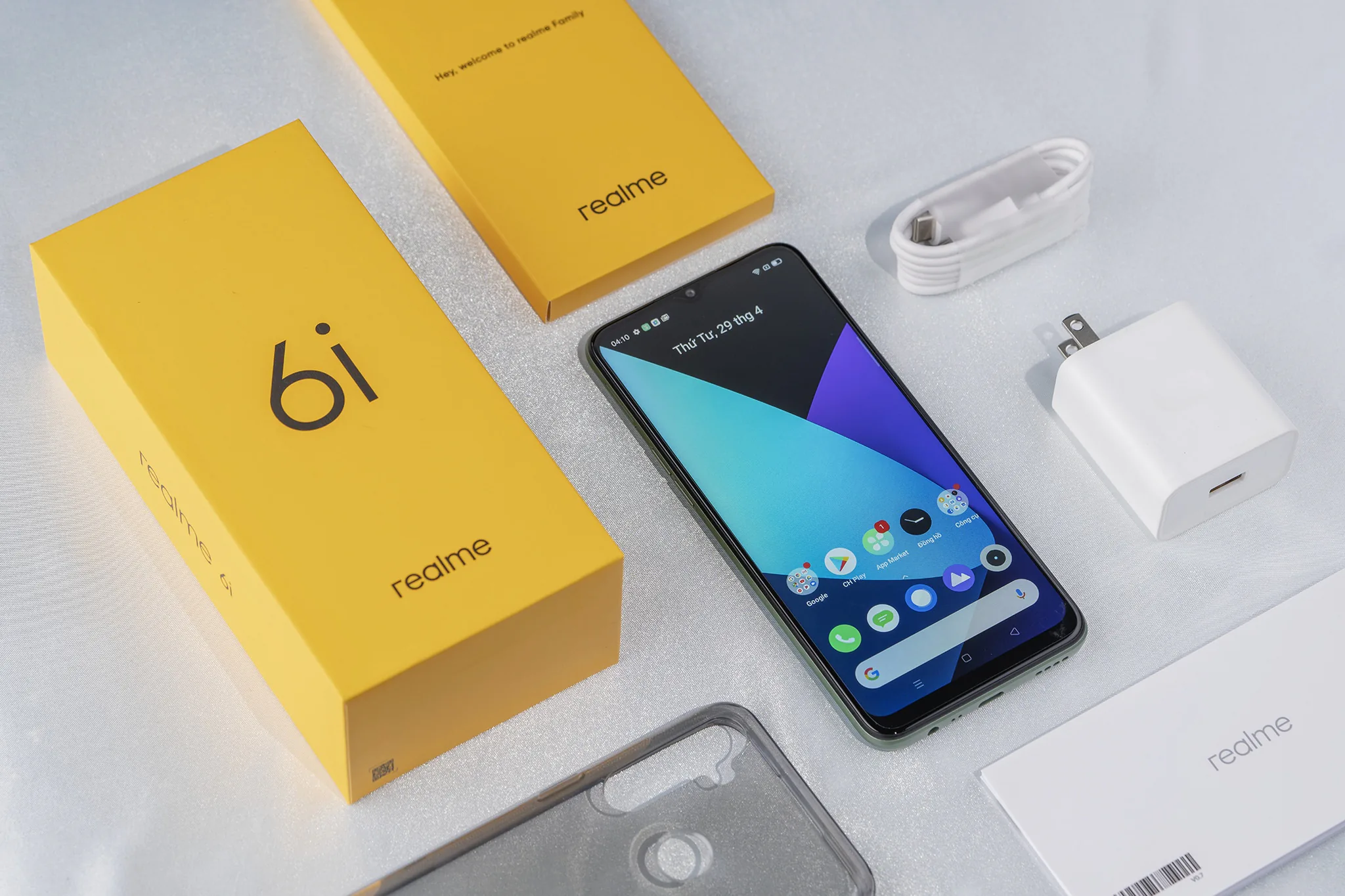 Trên tay Realme 6i: Mặt lưng phá cách, Helio G80, pin 5000mAh, giá 4,990,000 VND