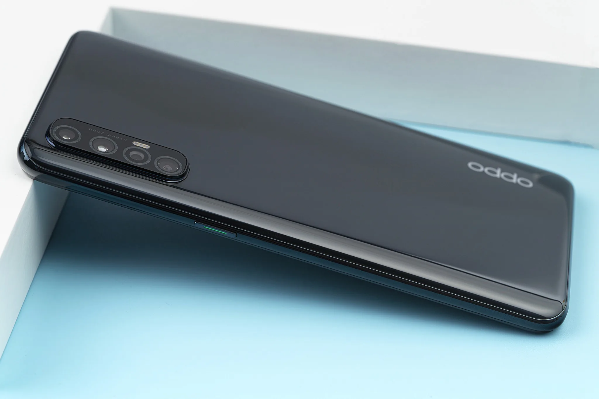 Mở hộp OPPO Reno3 Pro: Chuyên gia selfie với camera 64MP cùng cấu hình chiến game khủng Helio P95