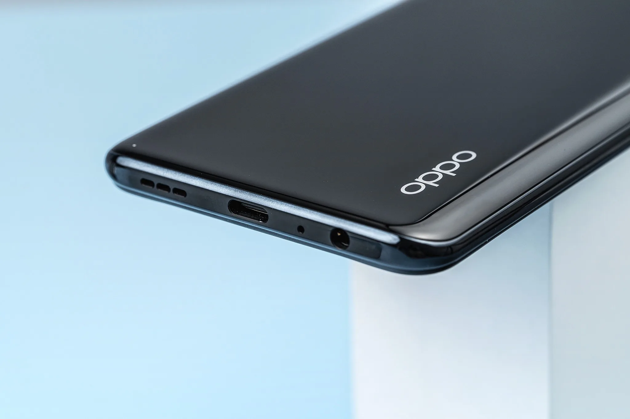 Mở hộp OPPO Reno3 Pro: Chuyên gia selfie với camera 64MP cùng cấu hình chiến game khủng Helio P95