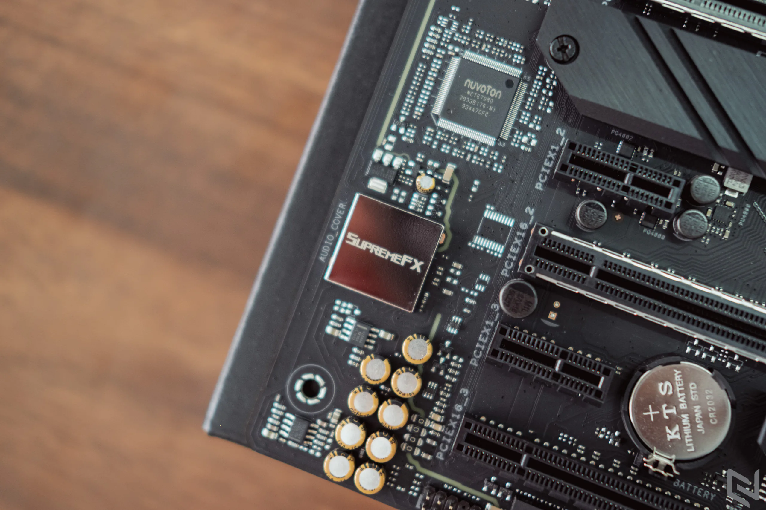 Mở hộp bo mạch chủ ASUS ROG Strix Z490-E Gaming, vẻ đẹp phong cách "cyberpunk" chưa bao giờ ngừng hot