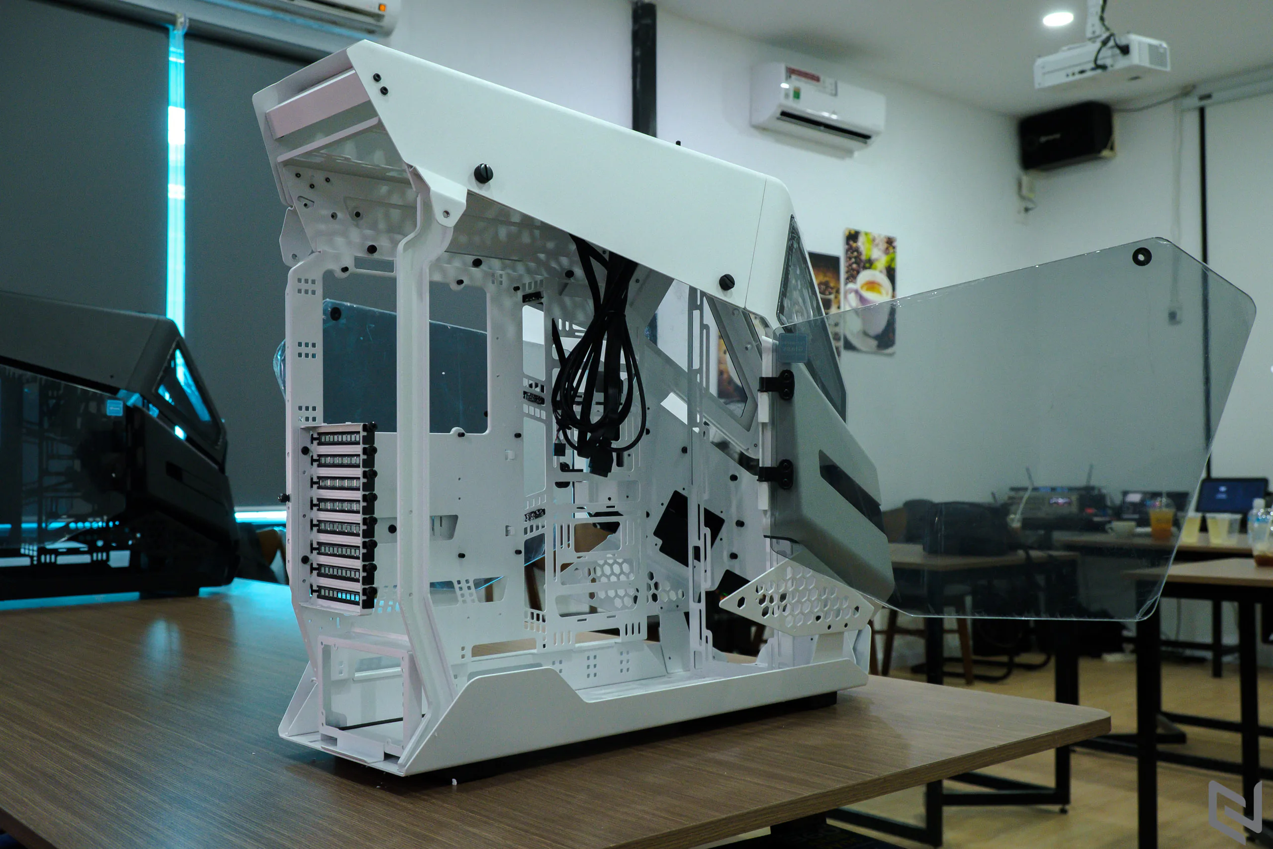 Thermaltake giới thiệu 4 thùng máy tính mới AH-T600, H550 TG, H200 TG, S100 TG tại Việt Nam