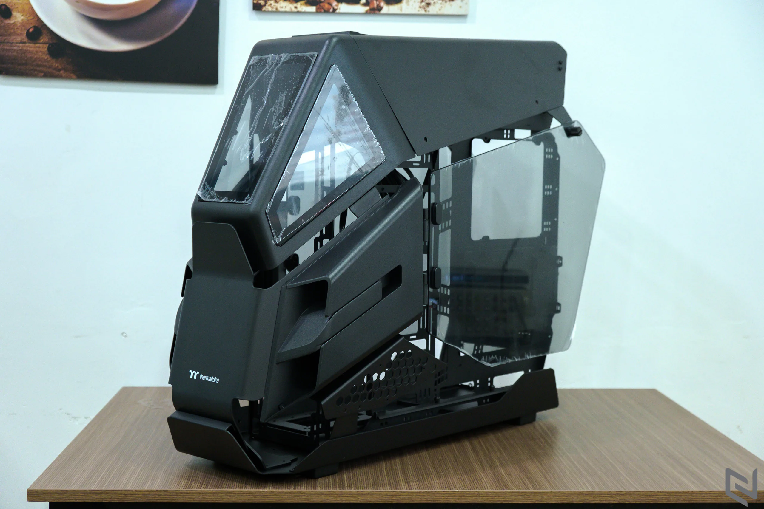 Thermaltake giới thiệu 4 thùng máy tính mới AH-T600, H550 TG, H200 TG, S100 TG tại Việt Nam