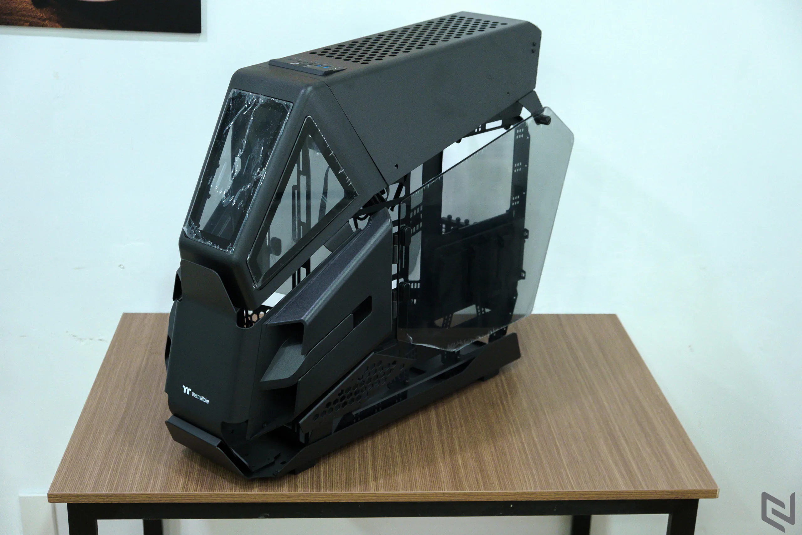 Thermaltake giới thiệu 4 thùng máy tính mới AH-T600, H550 TG, H200 TG, S100 TG tại Việt Nam