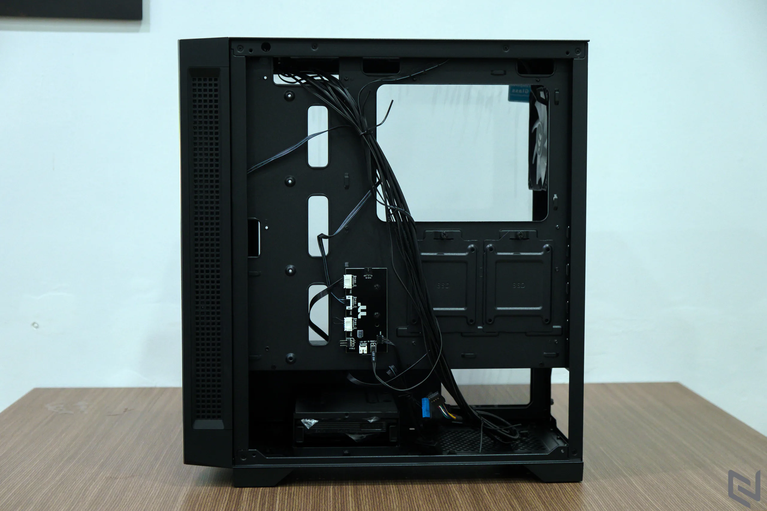 Thermaltake giới thiệu 4 thùng máy tính mới AH-T600, H550 TG, H200 TG, S100 TG tại Việt Nam