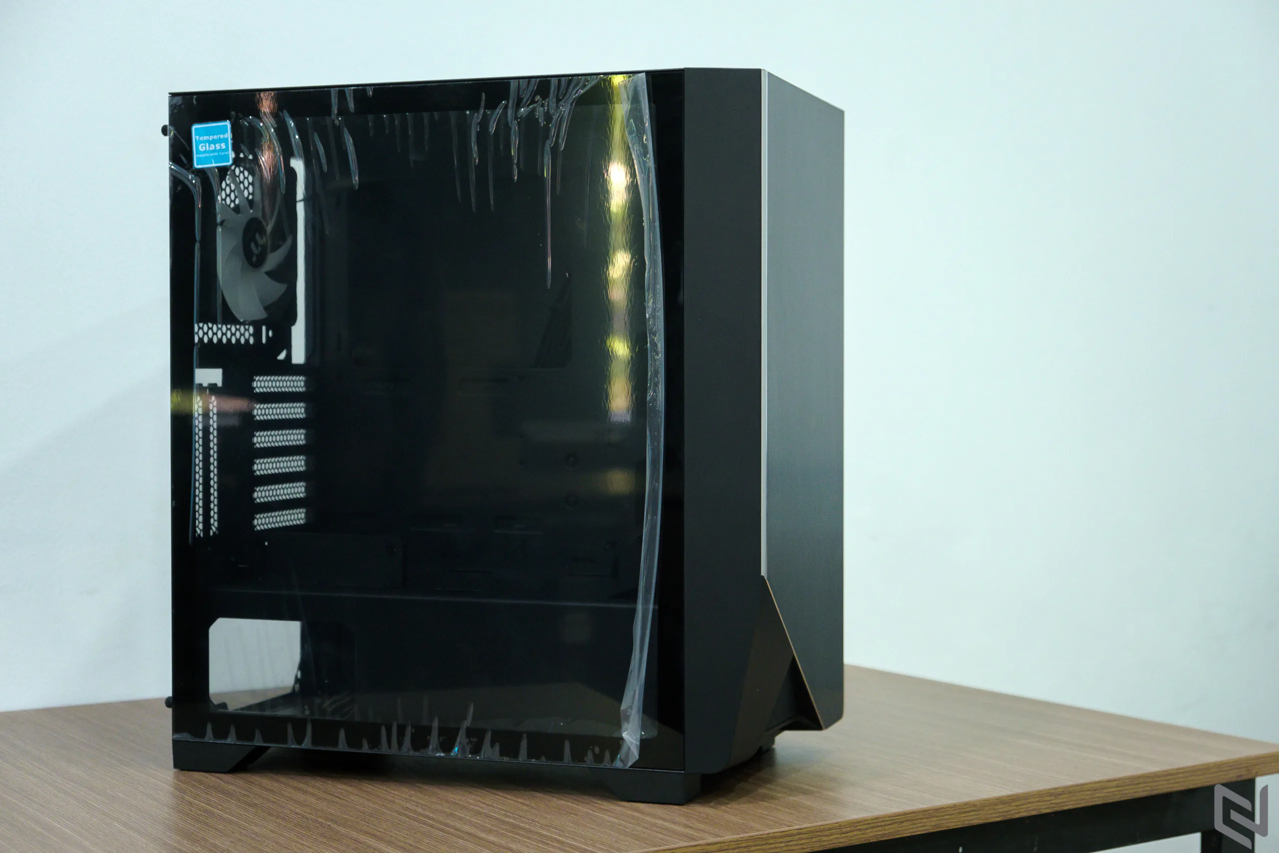Thermaltake giới thiệu 4 thùng máy tính mới AH-T600, H550 TG, H200 TG, S100 TG tại Việt Nam