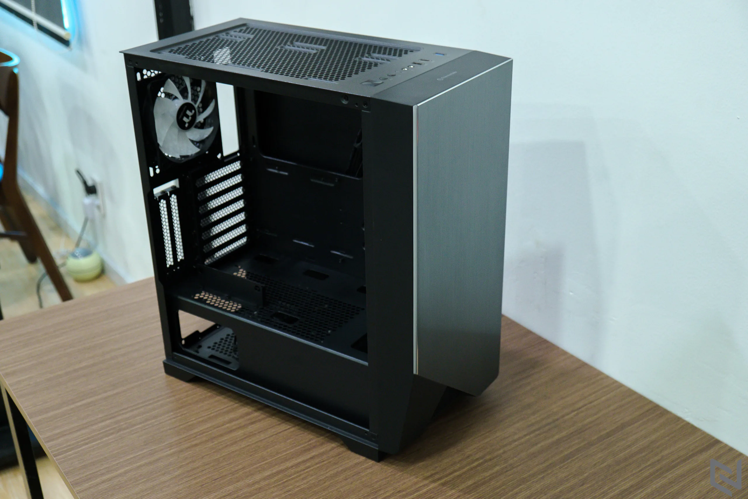 Thermaltake giới thiệu 4 thùng máy tính mới AH-T600, H550 TG, H200 TG, S100 TG tại Việt Nam