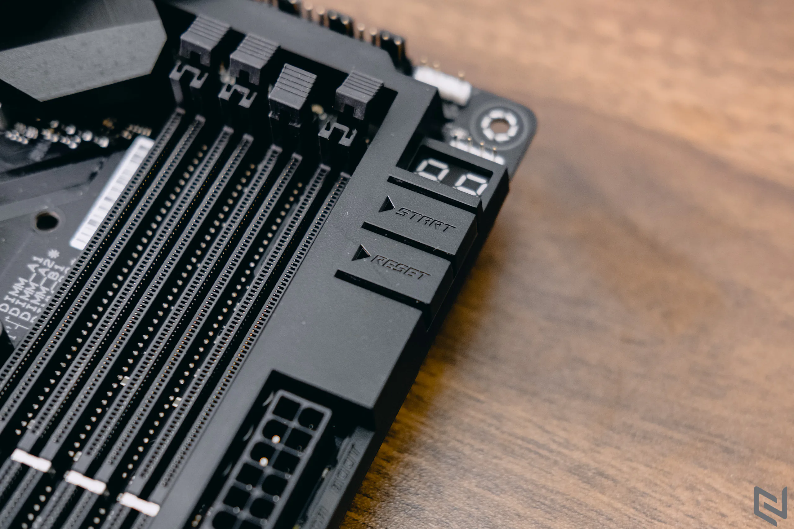 Mở hộp bo mạch chủ ROG Maximus XII Formula từ ASUS dành cho các game thủ thích "vọc vạch" tản nhiệt nước