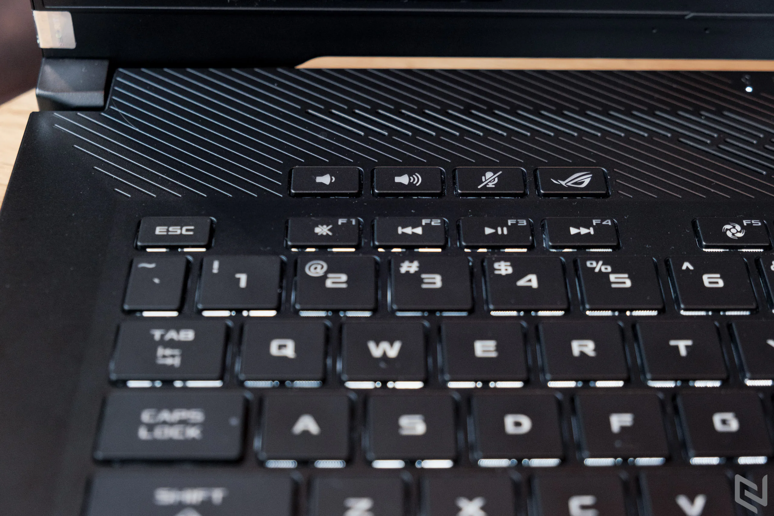Trải nghiệm ASUS ROG Zephyrus G15: Quái thú hiệu năng mới trong phân khúc giá 30 triệu, đã đến lúc chuyển sang phe "đỏ"?
