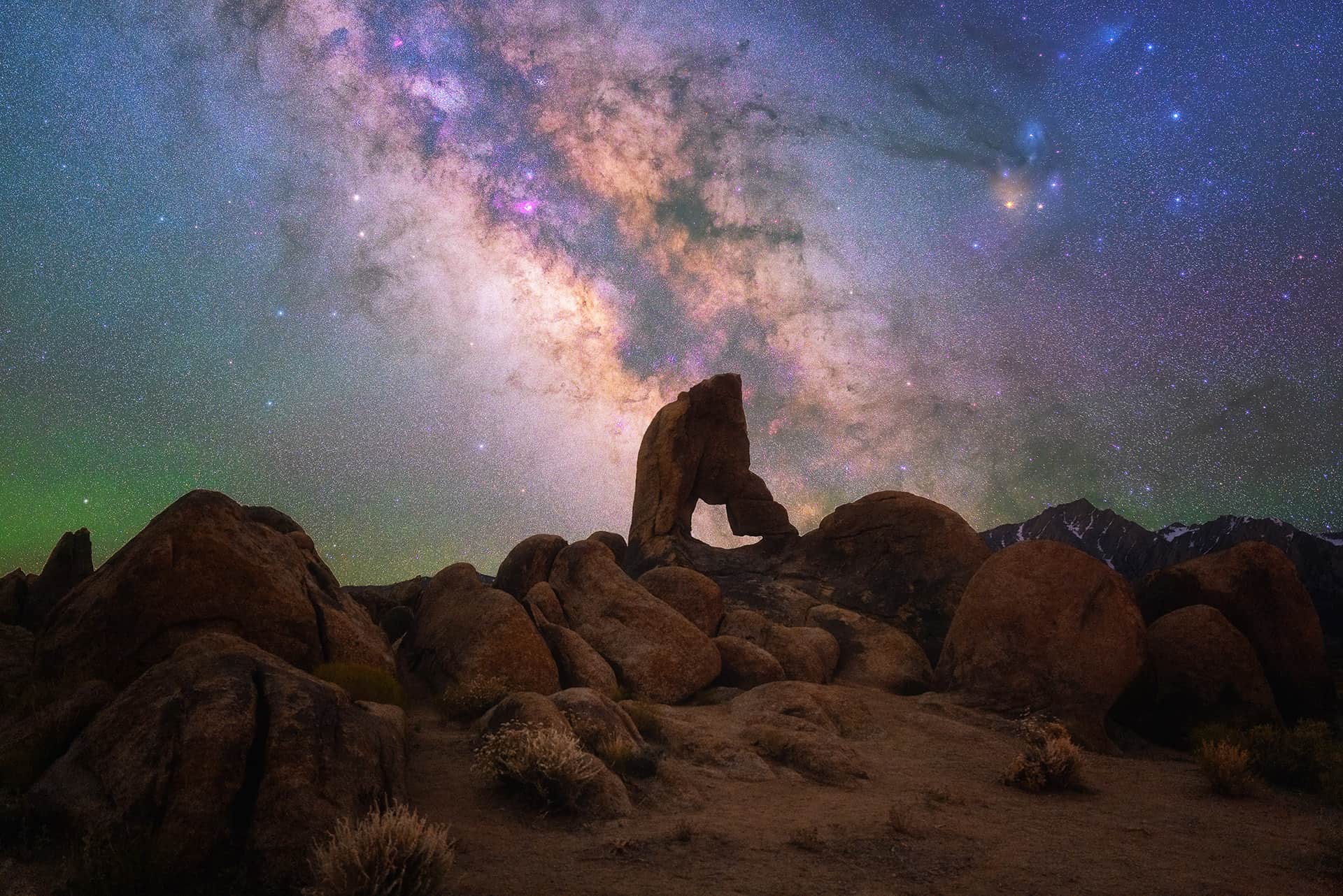 Những bức ảnh Dải Ngân Hà tuyệt nhất năm nay từ các nhiếp ảnh gia của năm