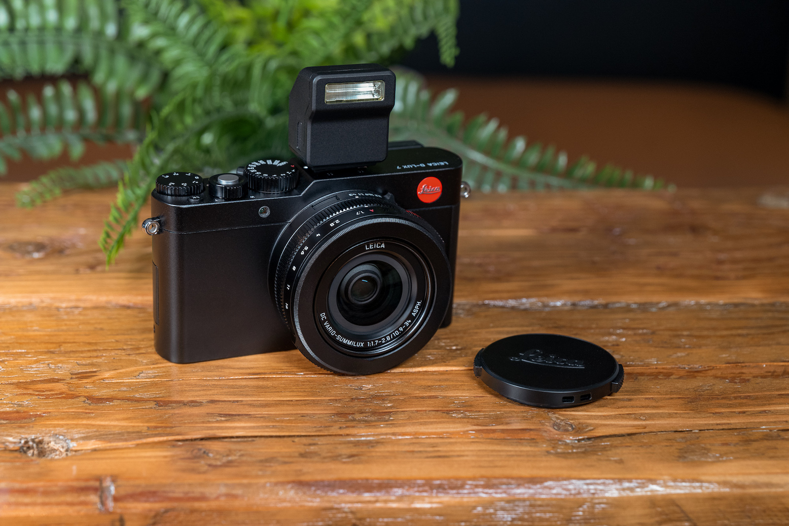 Leica D-Lux 7 phiên bản màu đen chính thức ra mắt