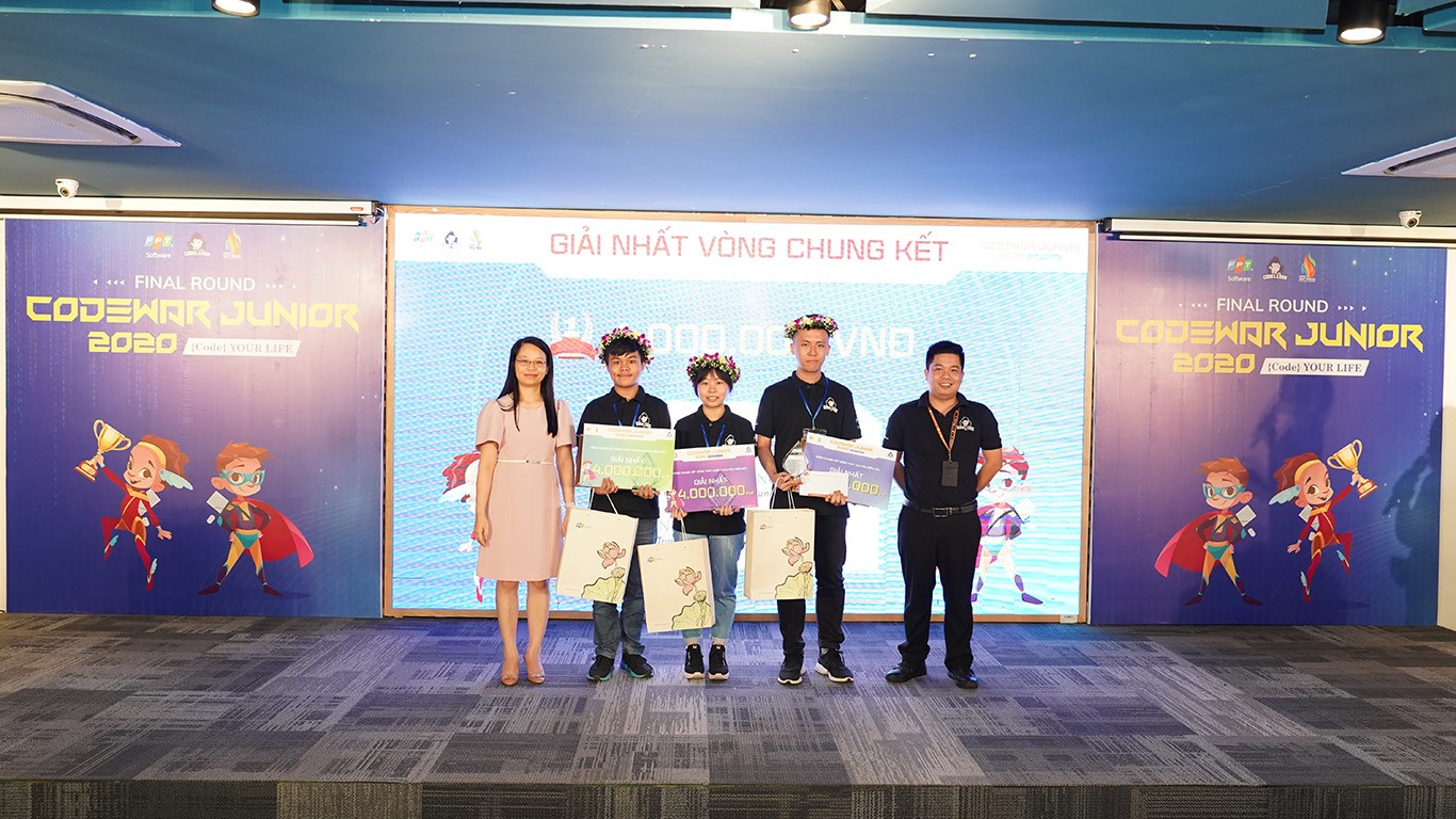 Nữ sinh trung học giành giải quán quân Codewar Junior 2020
