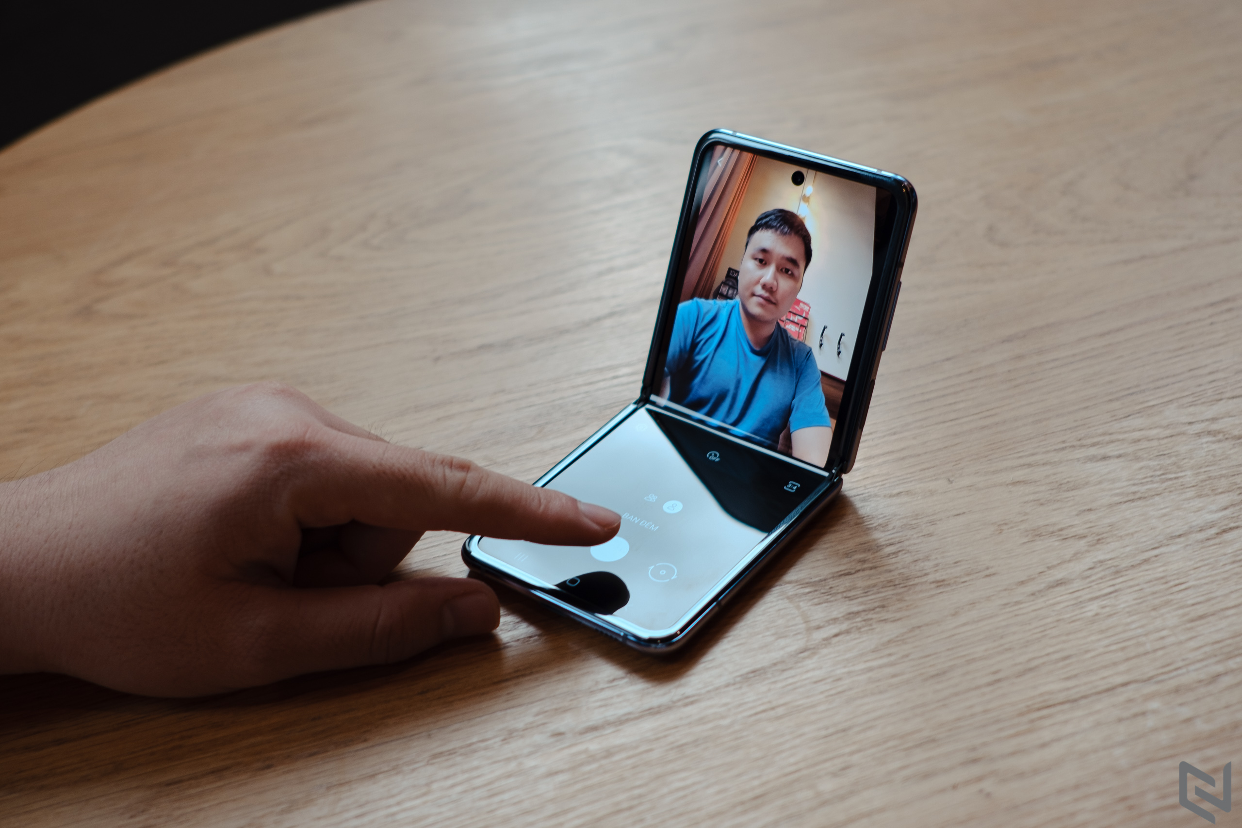 Huawei sắp có smartphone gập vỏ sò giống Galaxy Z Flip?