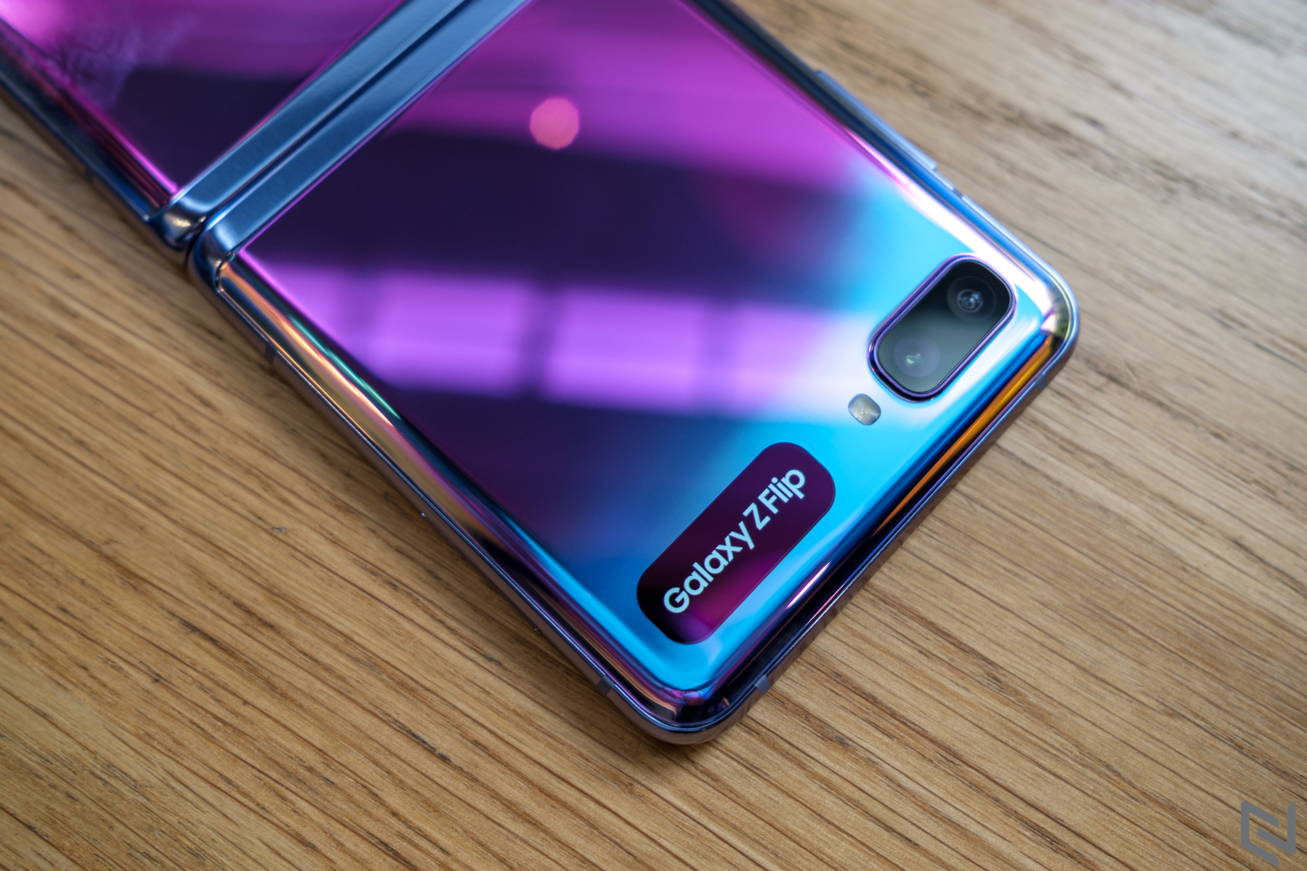Samsung hợp tác với Corning để phát triển kính UTG cho các smartphone gập 2021