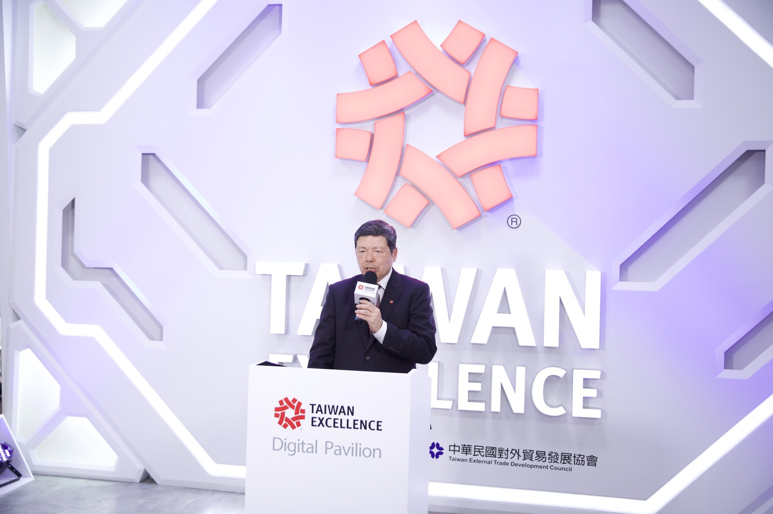 Giải pháp máy móc thông minh từ Đài Loan giúp tăng độ an toàn và giảm tác động của con người trong ngành sản xuất chế tạo