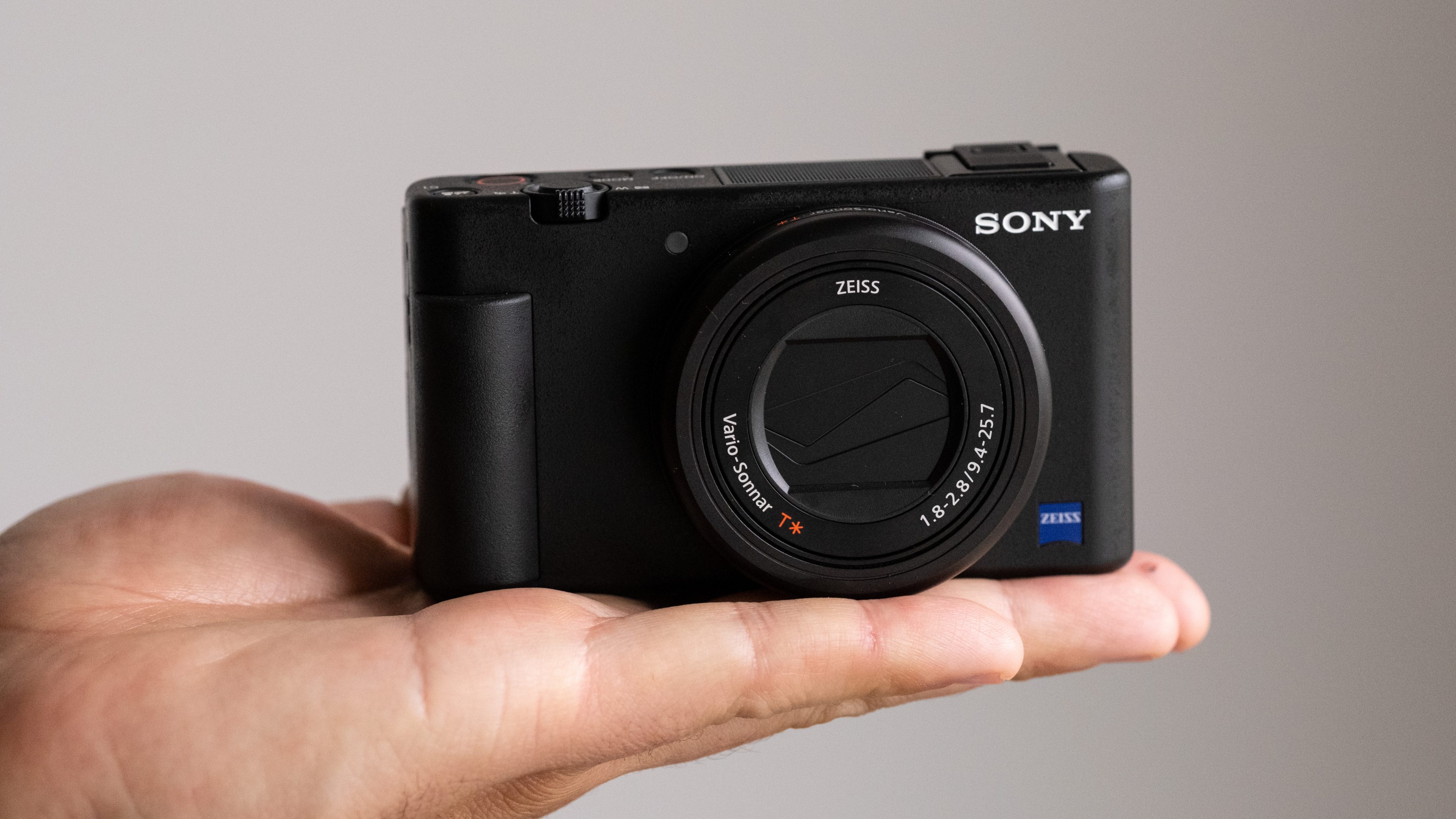 Sony ZV-1 ra mắt thị trường Việt, máy ảnh dành cho người sáng tạo nội dung, giá 19,990,000 VND