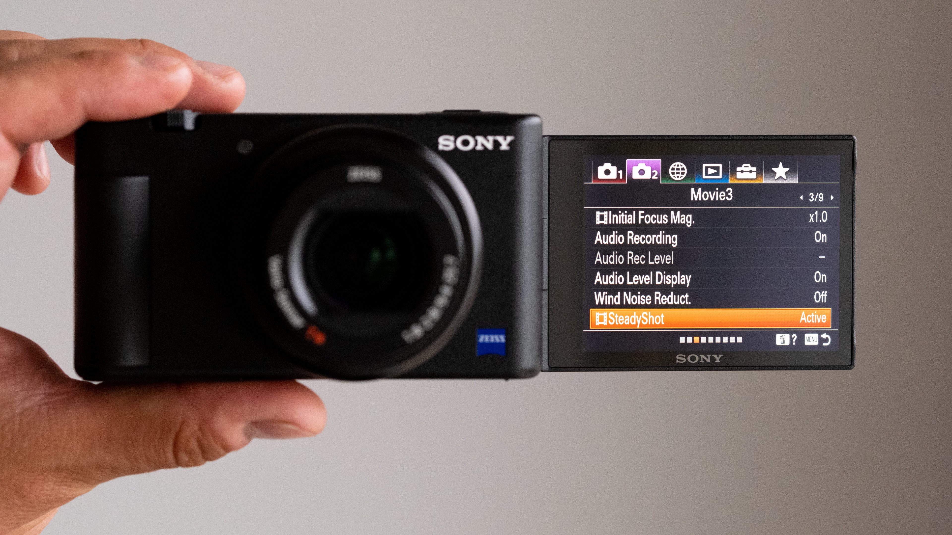 Sony ra mắt máy ảnh nhỏ gọn ZV-1 dành cho dân sáng tạo nội dung với giá 19,990,000 VND