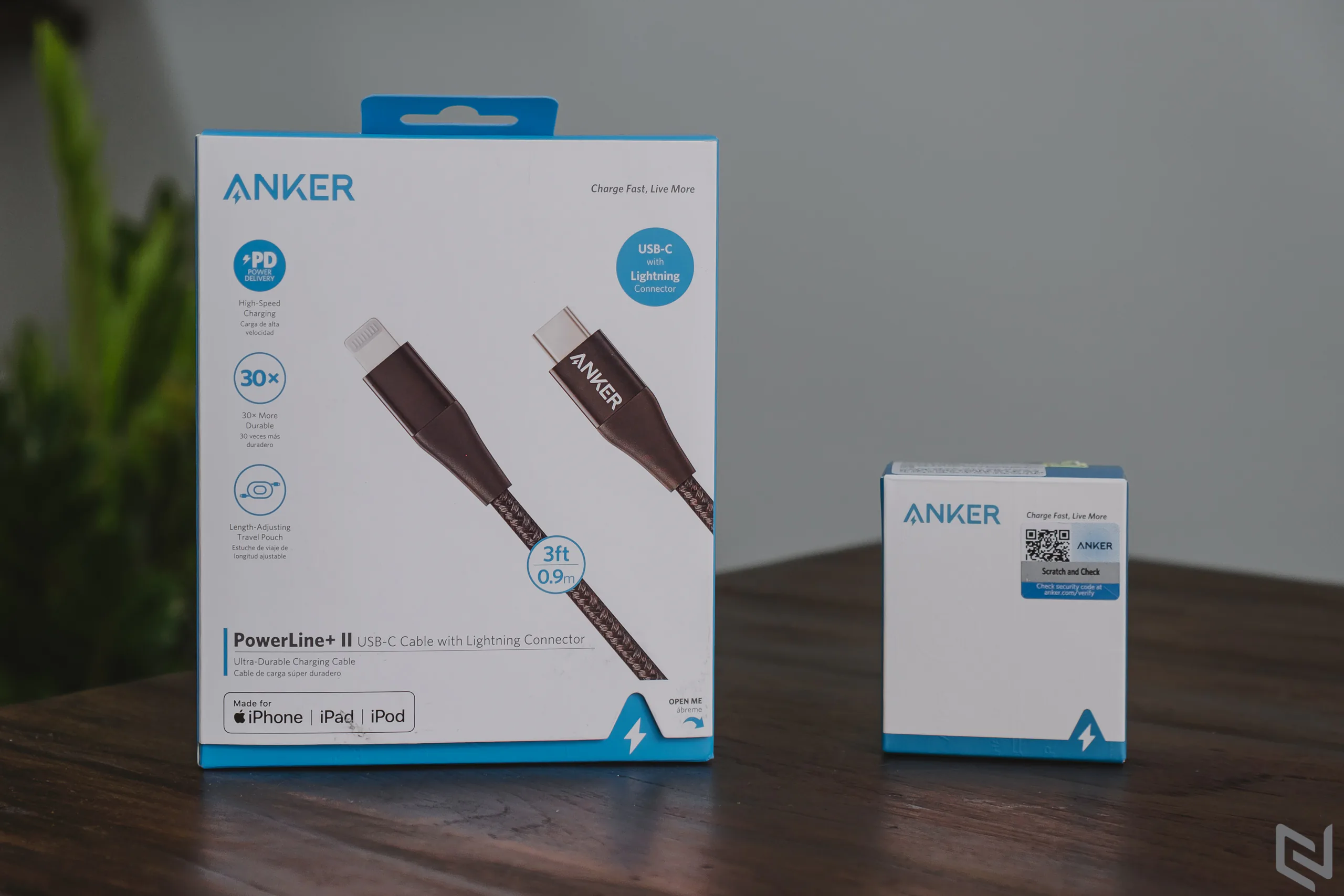 Trên tay cốc sạc siêu nhỏ gọn Anker PowerPort III Nano 18W và cáp PowerLine+ II USB-C to Lightning
