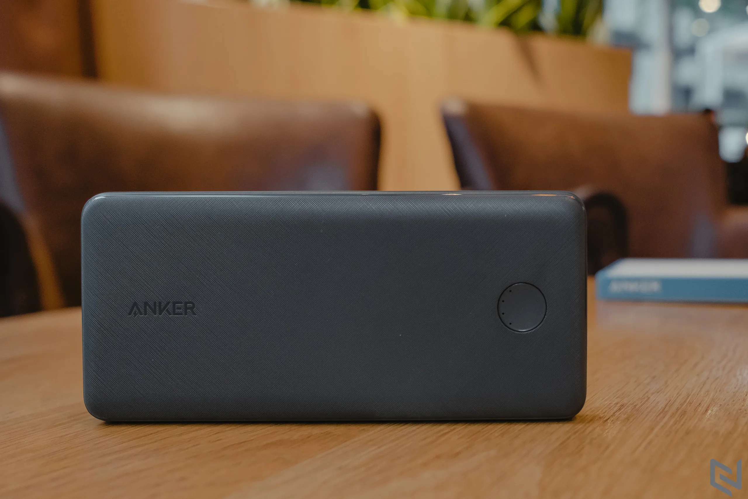 Trên tay pin dự phòng Anker PowerCore Slim 10000 PD giá 1,000,000 VND