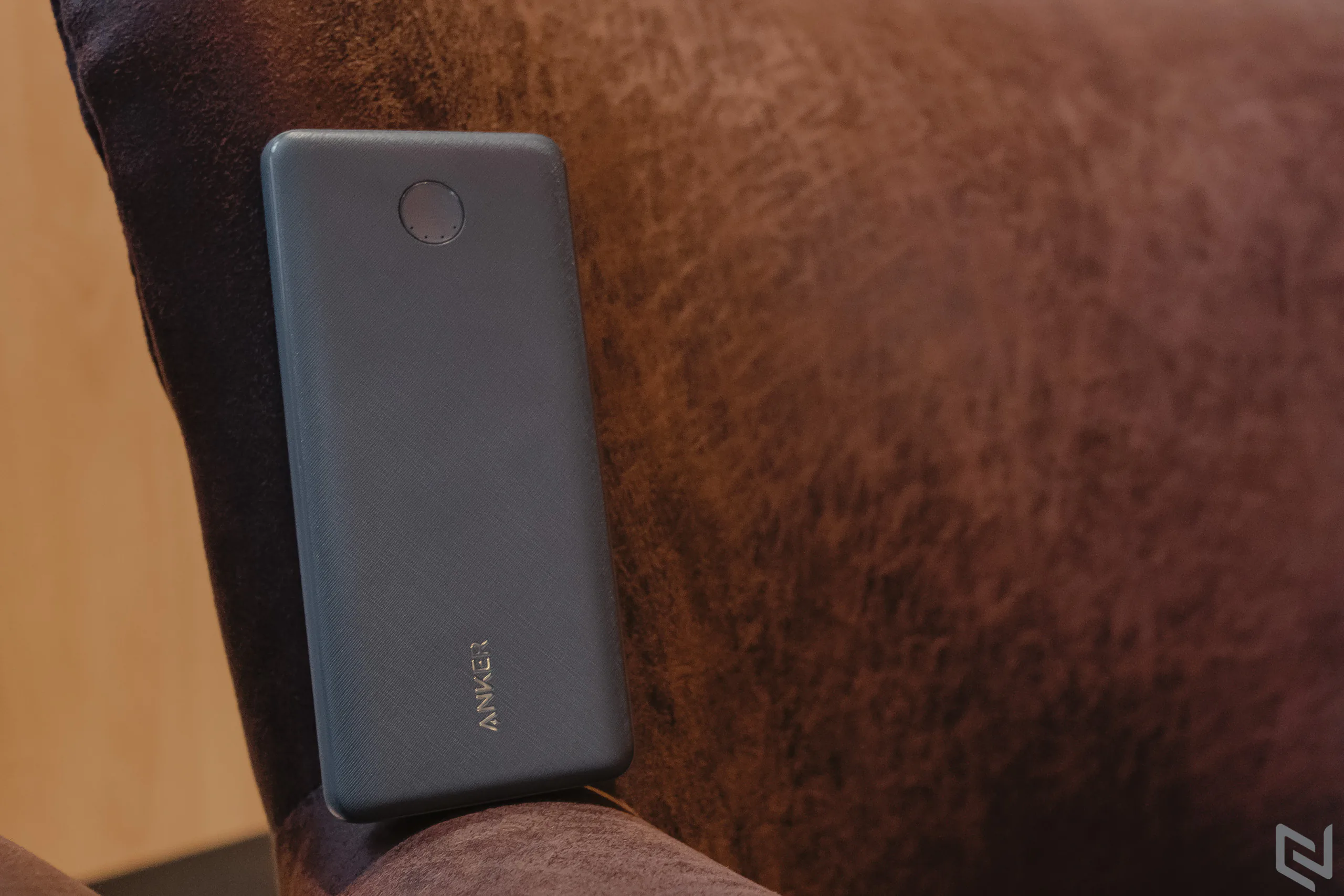Trên tay pin dự phòng Anker PowerCore Slim 10000 PD giá 1,000,000 VND