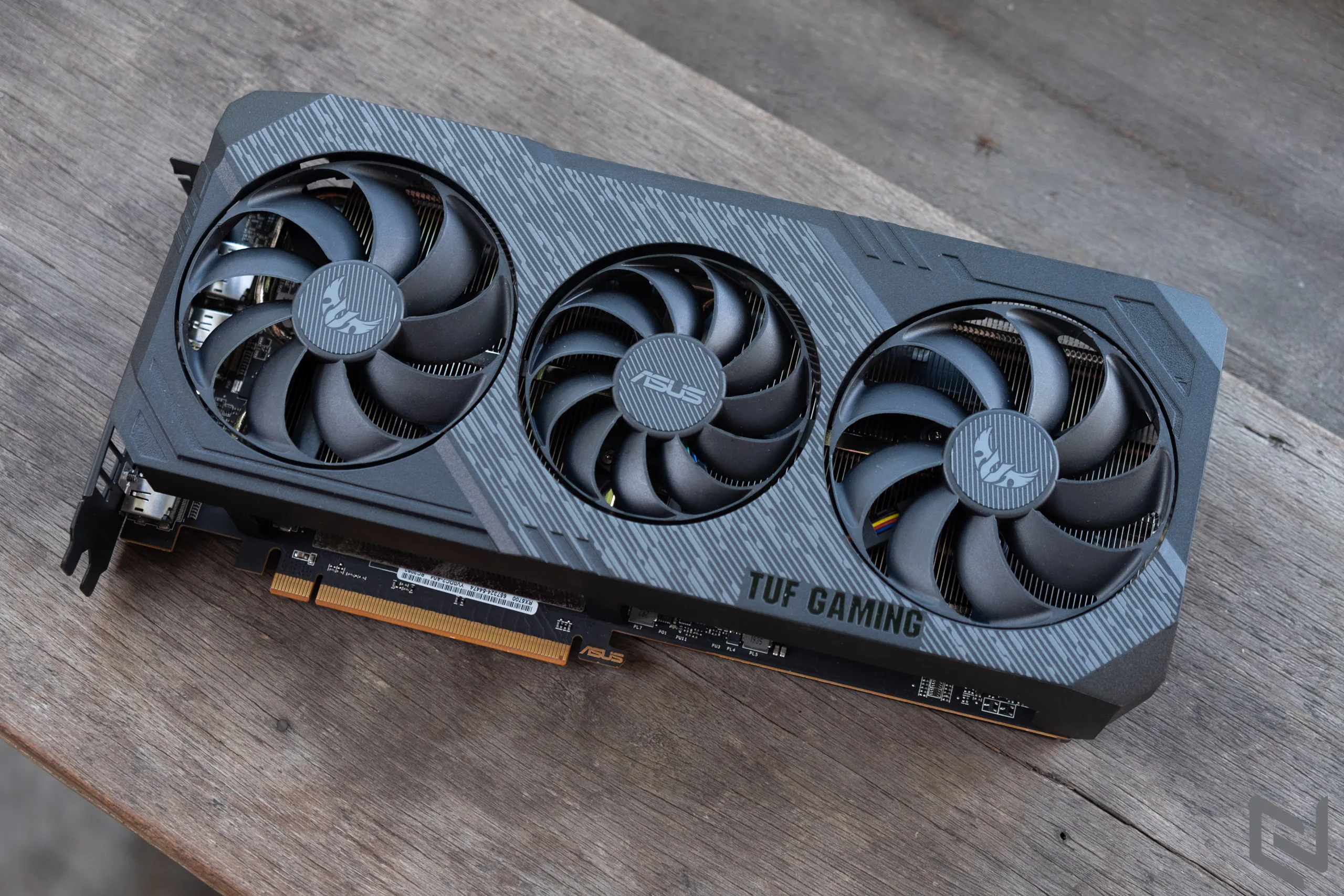 Trên tay card đồ hoạ ASUS TUF Gaming X3 RX 5700 OC: Mạnh mẽ, vừa túi tiền
