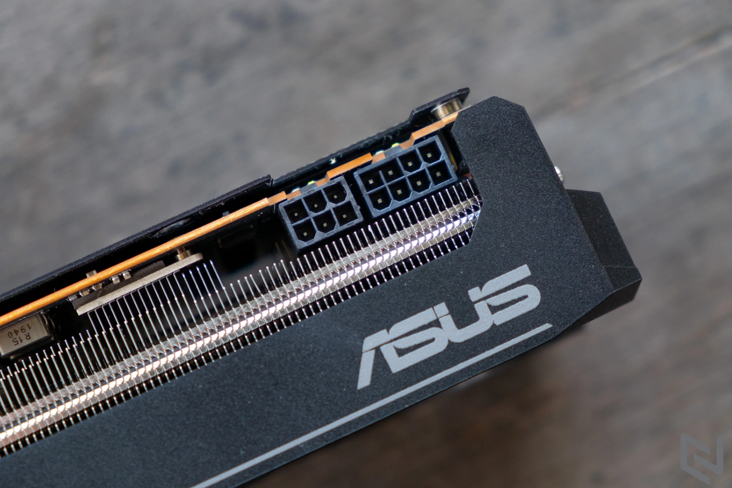 Trên tay card đồ hoạ ASUS TUF Gaming X3 RX 5700 OC: Mạnh mẽ, vừa túi tiền