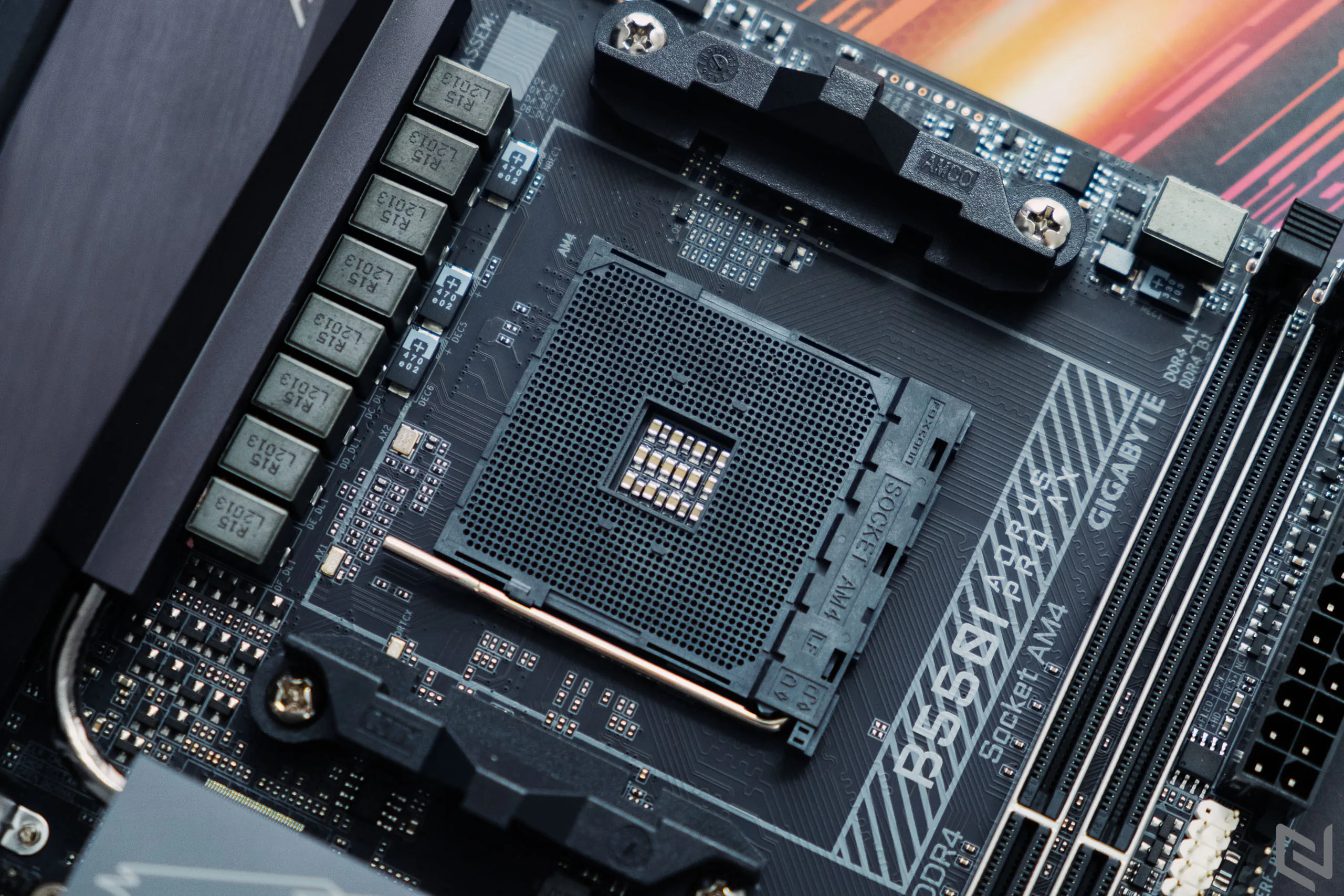Mở hộp bo mạch chủ B550I AORUS PRO AX từ GIGABYTE: Sự lựa chọn hợp lý cho dàn PC Mini-ITX