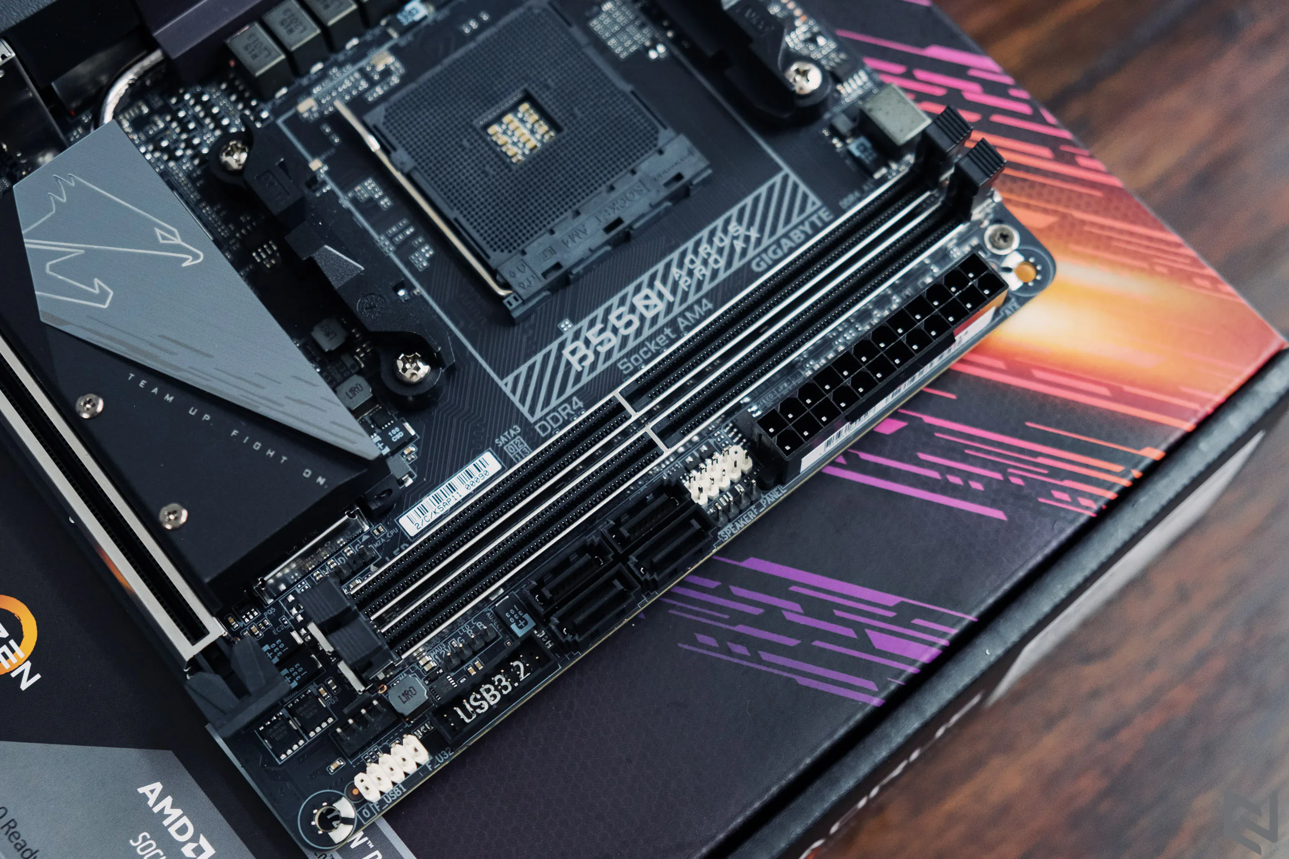 Mở hộp bo mạch chủ B550I AORUS PRO AX từ GIGABYTE: Sự lựa chọn hợp lý cho dàn PC Mini-ITX