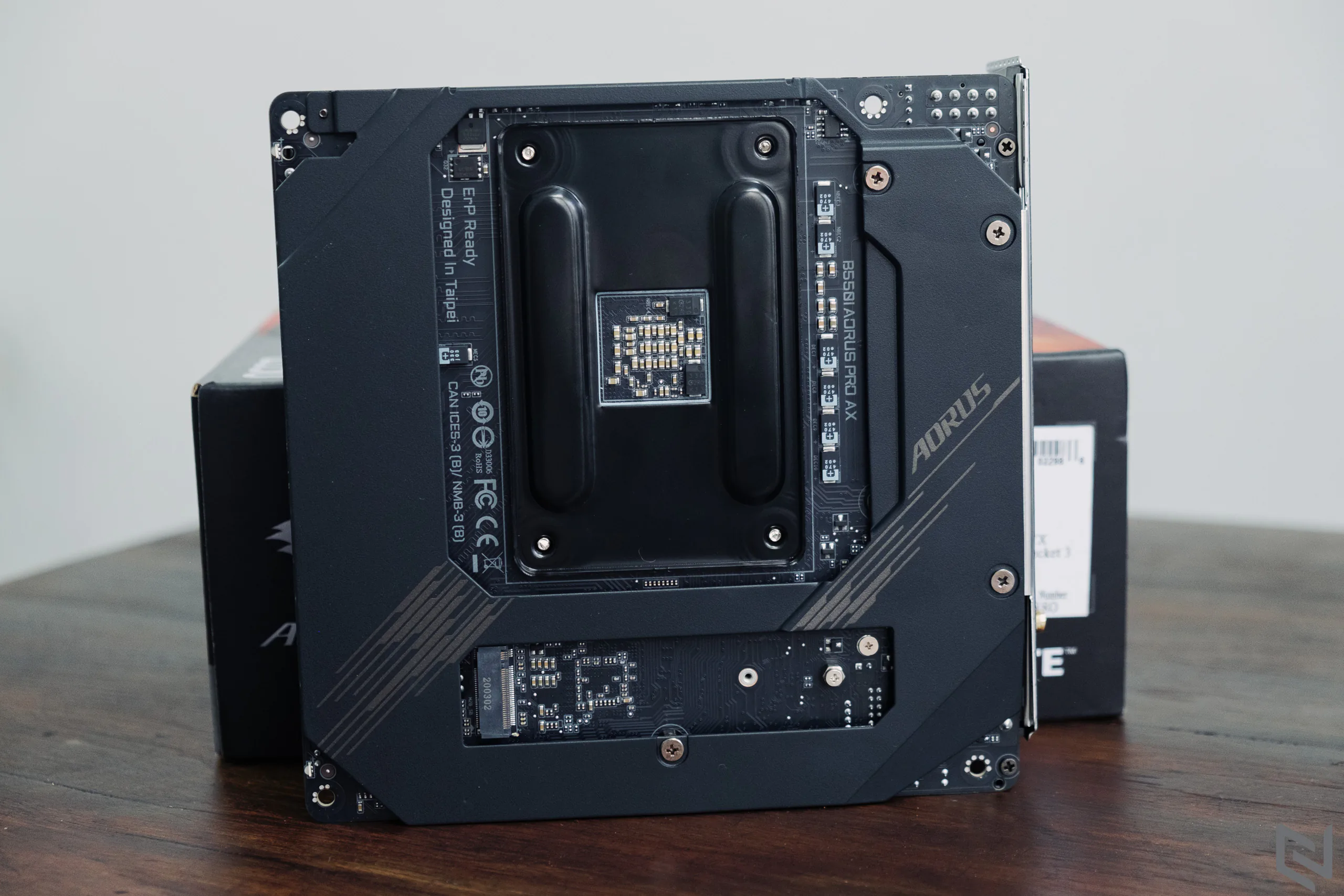 Mở hộp bo mạch chủ B550I AORUS PRO AX từ GIGABYTE: Sự lựa chọn hợp lý cho dàn PC Mini-ITX