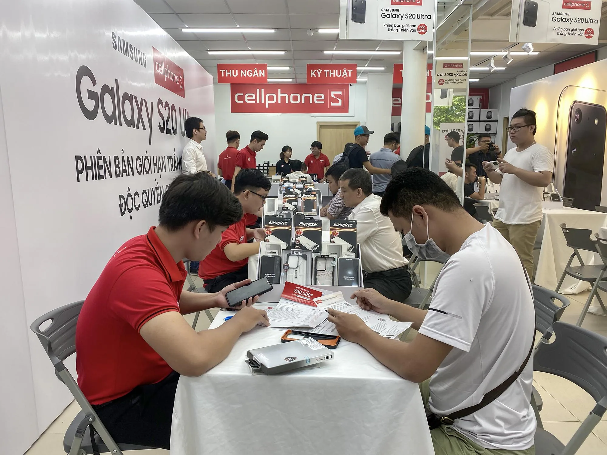 Galaxy S20 Ultra Trắng thiên vân mở bán tại CellphoneS, “cháy” 1000 suất trong 3 ngày