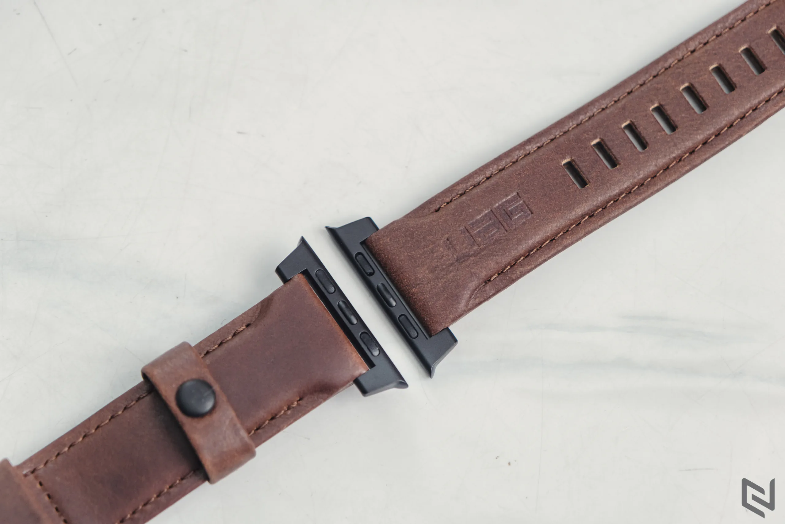 Trên tay dây da UAG cho Apple Watch: Chất lượng hoàn thiện tốt, cao cấp và hầm hố