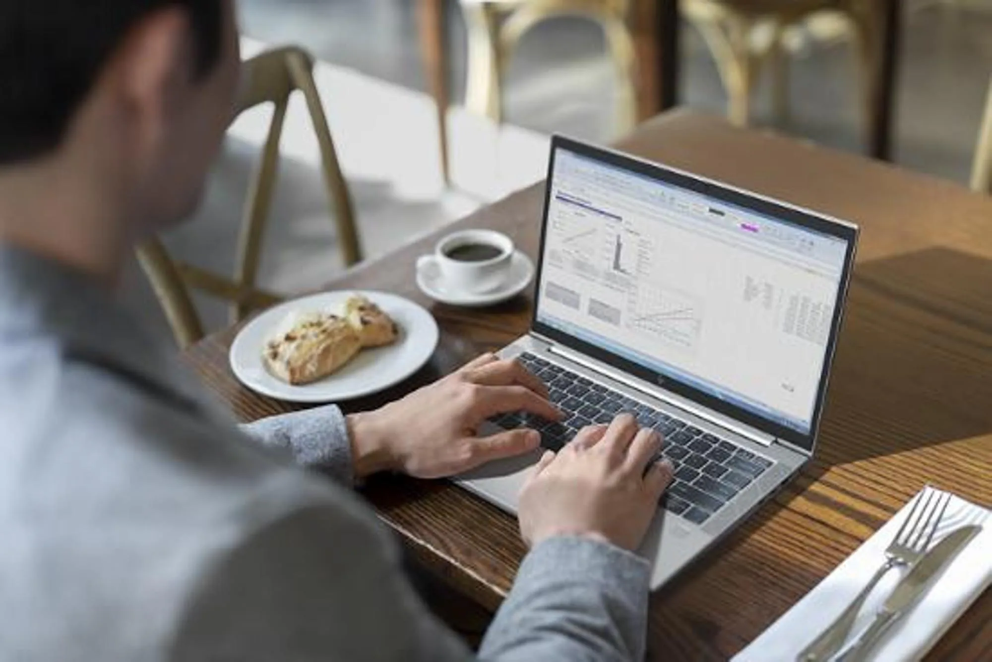 HP thúc đẩy tương lai với trải nghiệm văn phòng tiện nghi ngay tại nhà