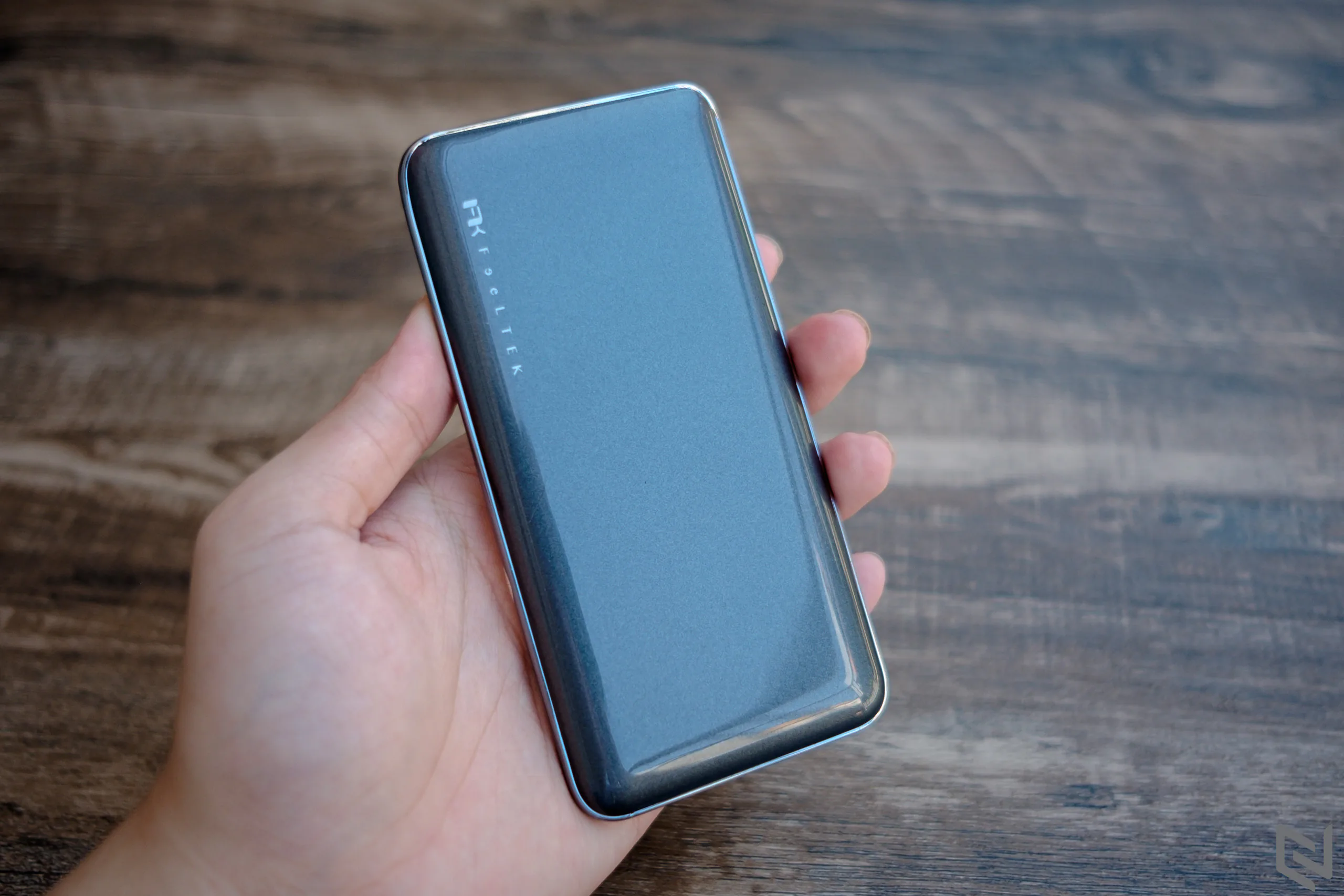 Trên tay sạc dự phòng Feeltek Omni PD Power Bank 10000mAh: Thiết kế cao cấp, chuẩn PD, sạc nhanh Quick Charge 3.0