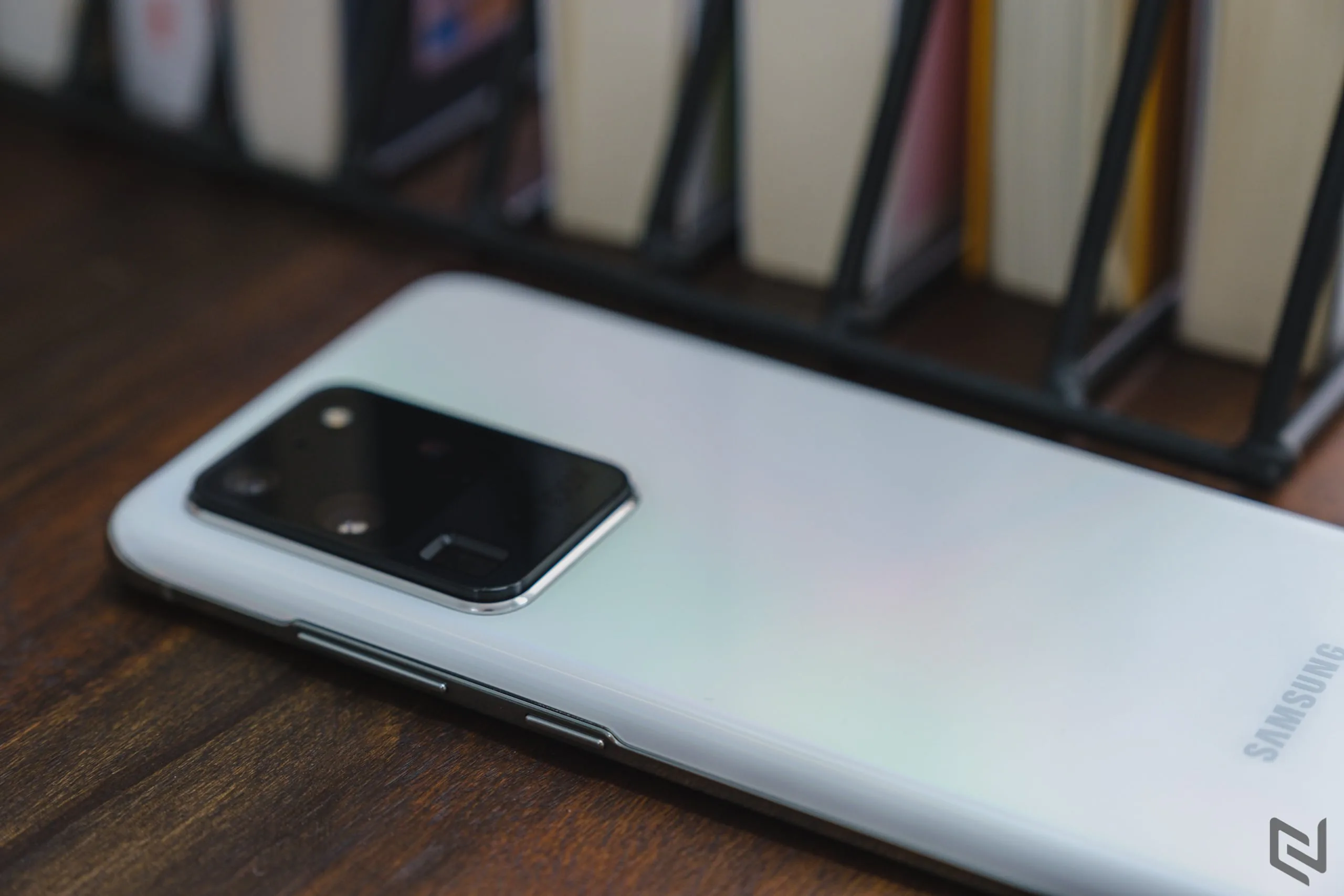 Mở hộp Galaxy S20 Ultra Trắng Thiên Vân: Vẻ đẹp từ sự đơn giản và cao cấp