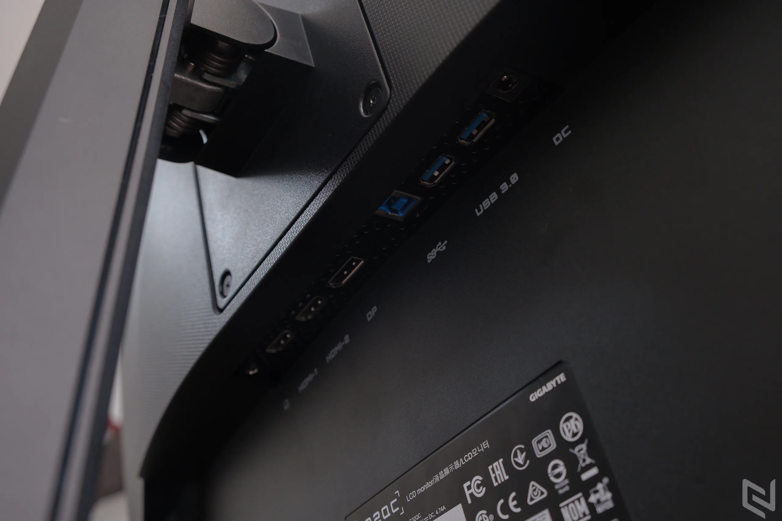 Trải nghiệm màn hình Gigabyte G32QC: Màn hình chơi game giải trí kết hợp
