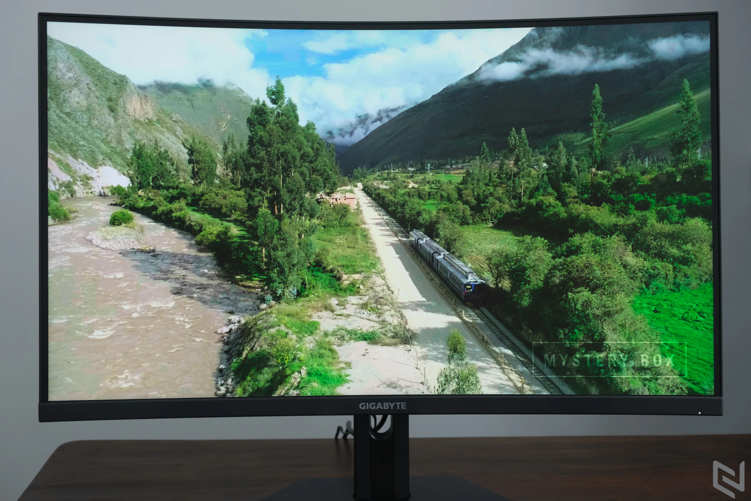 Trải nghiệm màn hình Gigabyte G32QC: Màn hình chơi game giải trí kết hợp