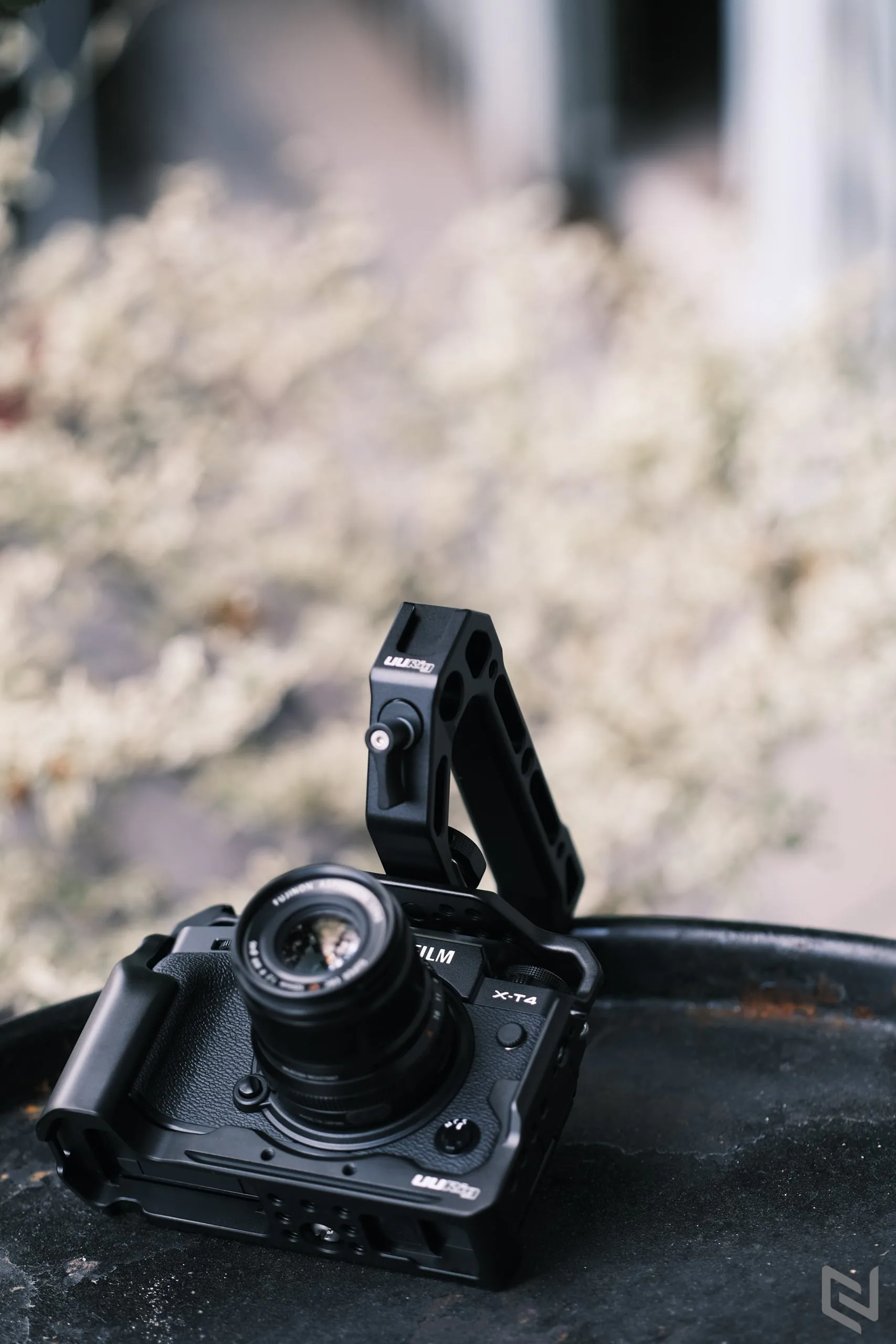 Trên tay bộ khung và tay cầm UUrig cho Fujifilm X-T4, bộ phụ kiện hấp dẫn cho các nhà làm phim