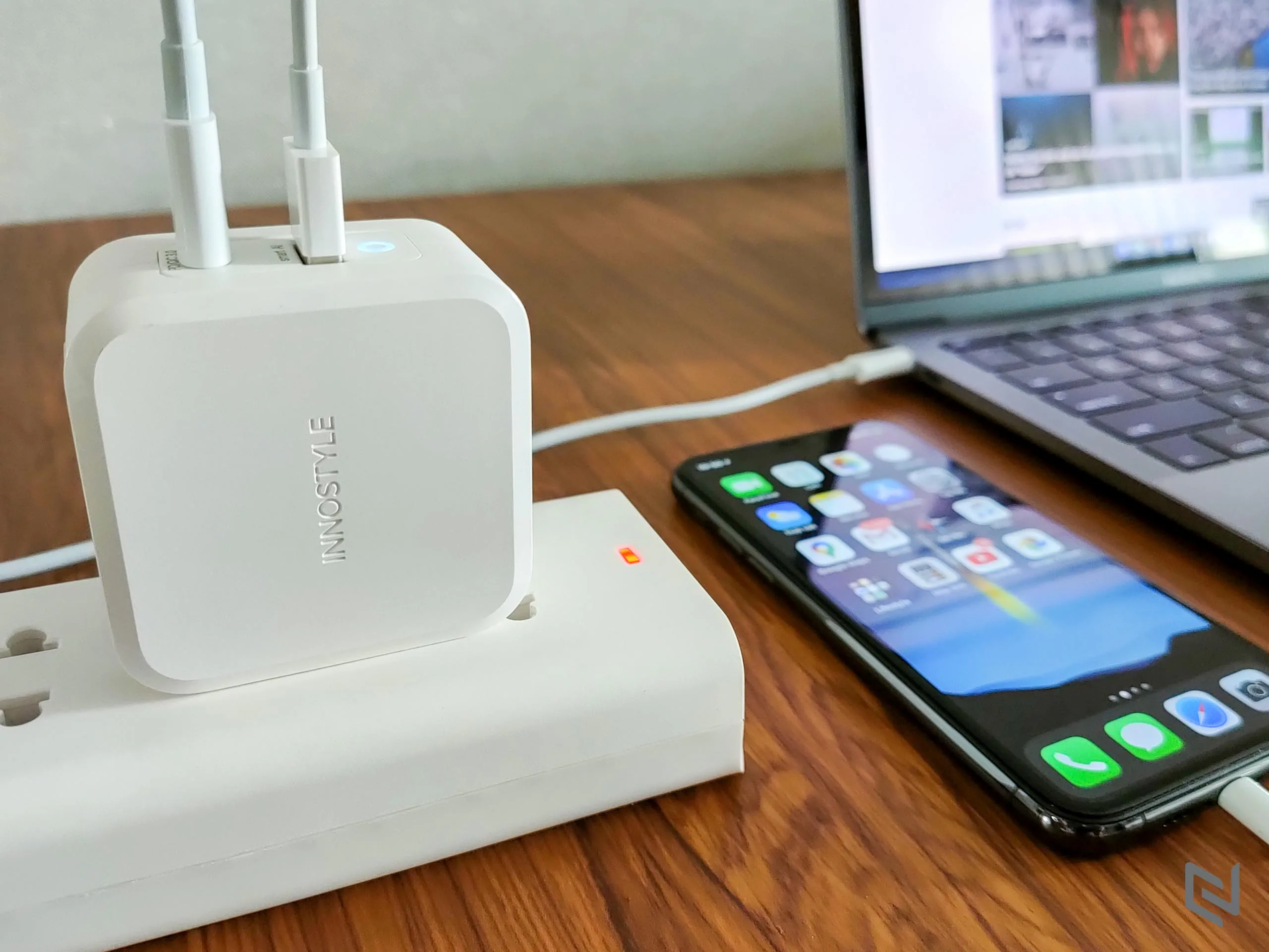 Trên tay sạc Innostyle Zeni GaN 65W: Thiết kế nhỏ gọn, 2 cổng tiện lợi, sạc cho MacBook, smartphone, iPhone, iPad, Tablet