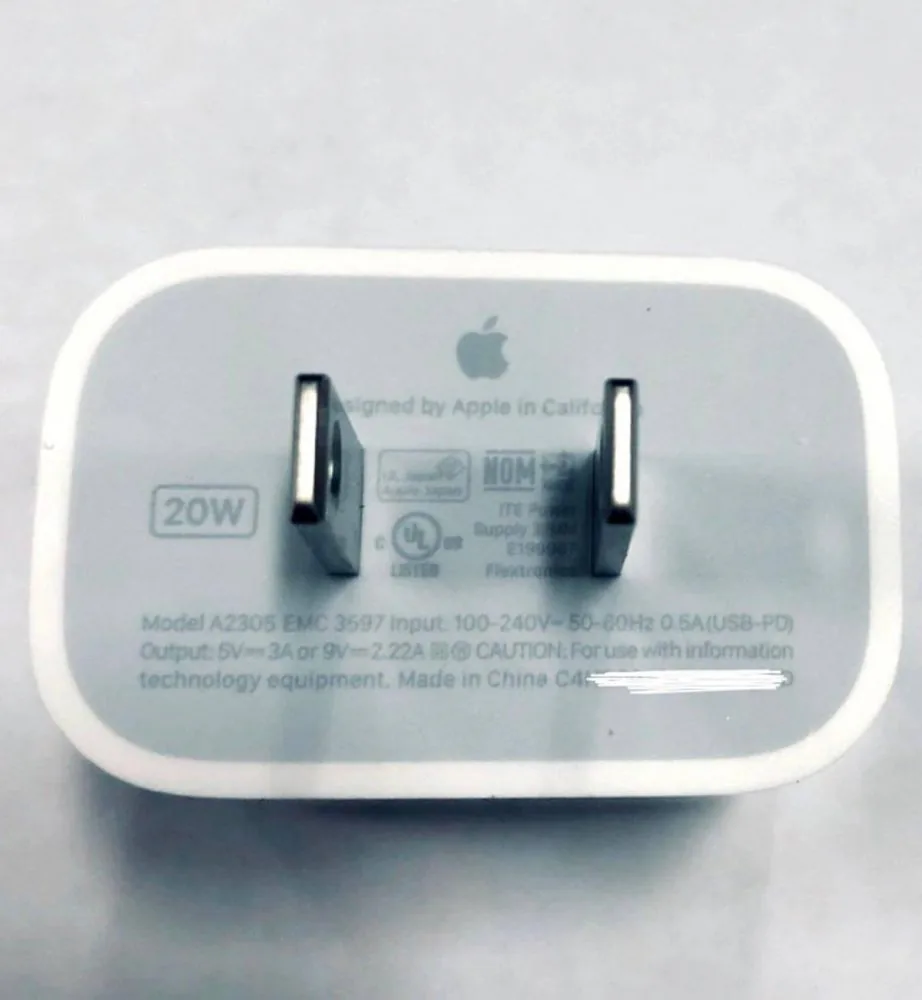 Rò rỉ ảnh cho thấy iPhone 12 có thể bán ra với sạc 20W