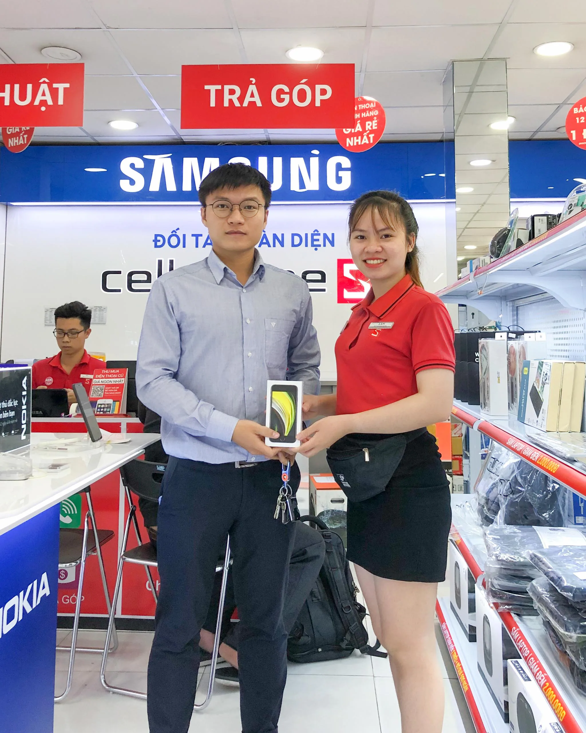 iPhone SE 2020 “âm thầm” mở bán, vượt kì vọng số lượng cọc tại CellphoneS