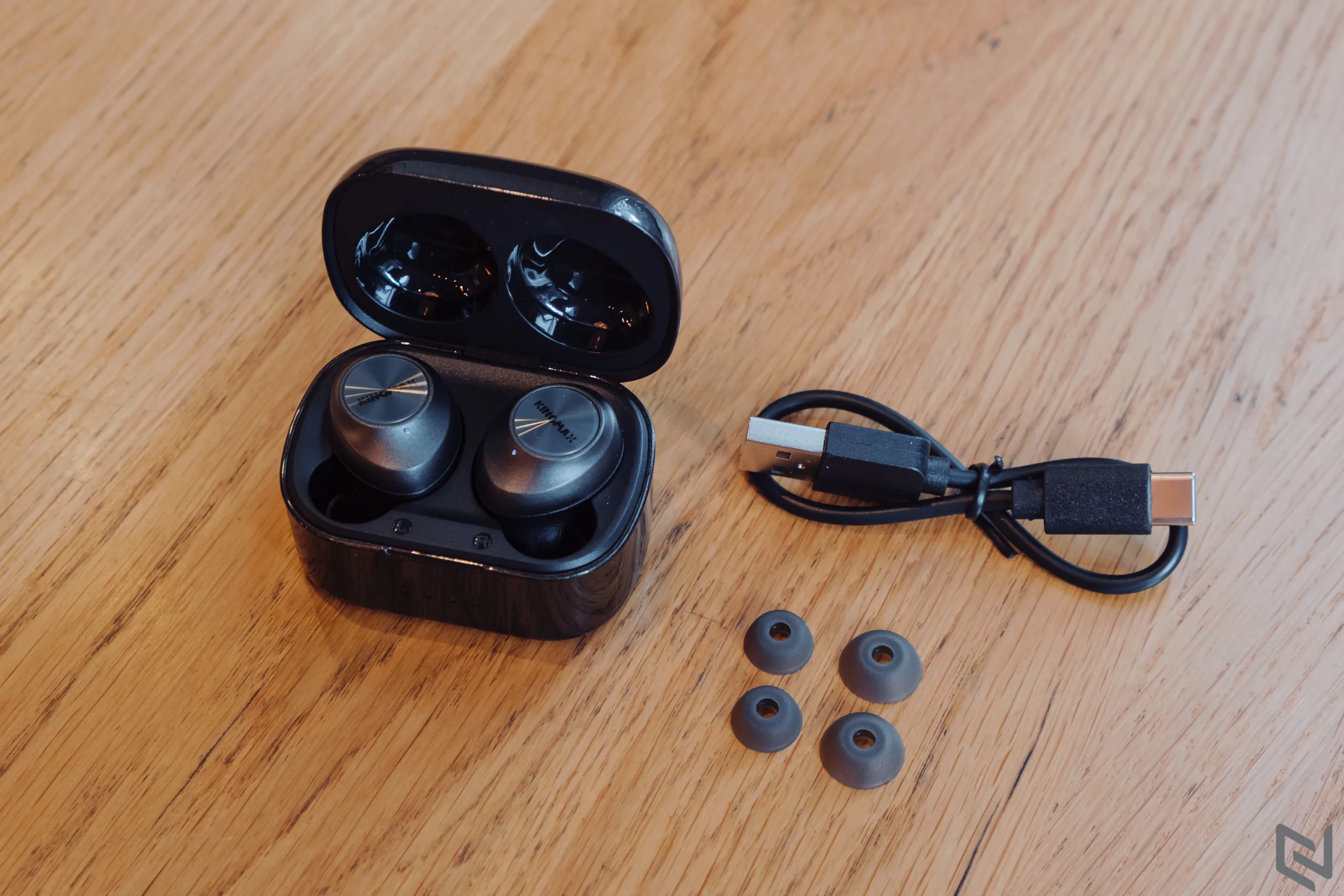 Mở hộp và đánh giá tai nghe Kingmax Joybuds 511: Hãng linh kiện máy tính giờ cũng có tai nghe true wireless