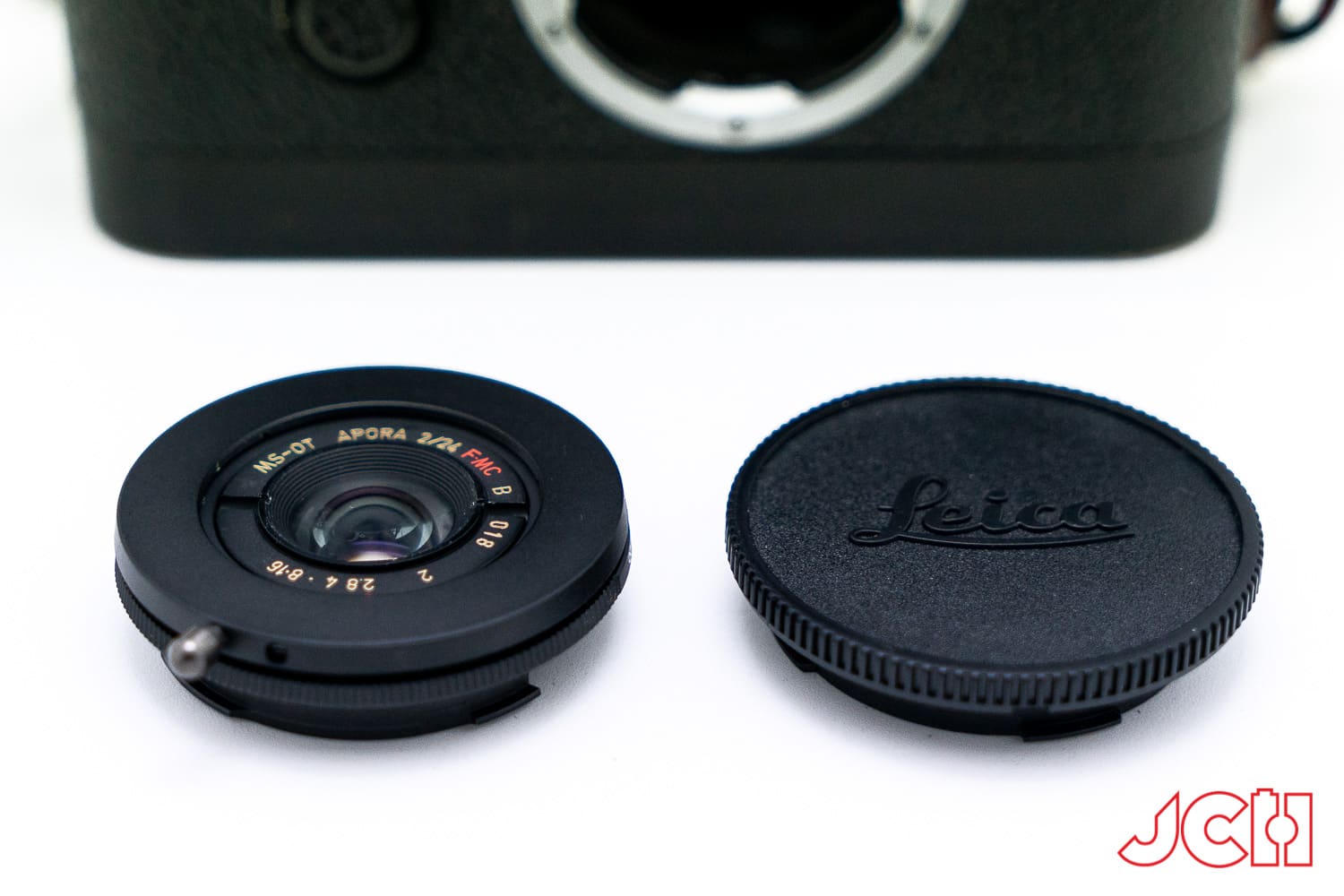 MS Optics ra mắt ống kính MS Optics Aporia 24mm F2 cho ngàm M chỉ nhỏ bằng một nắp che cảm biến máy ảnh